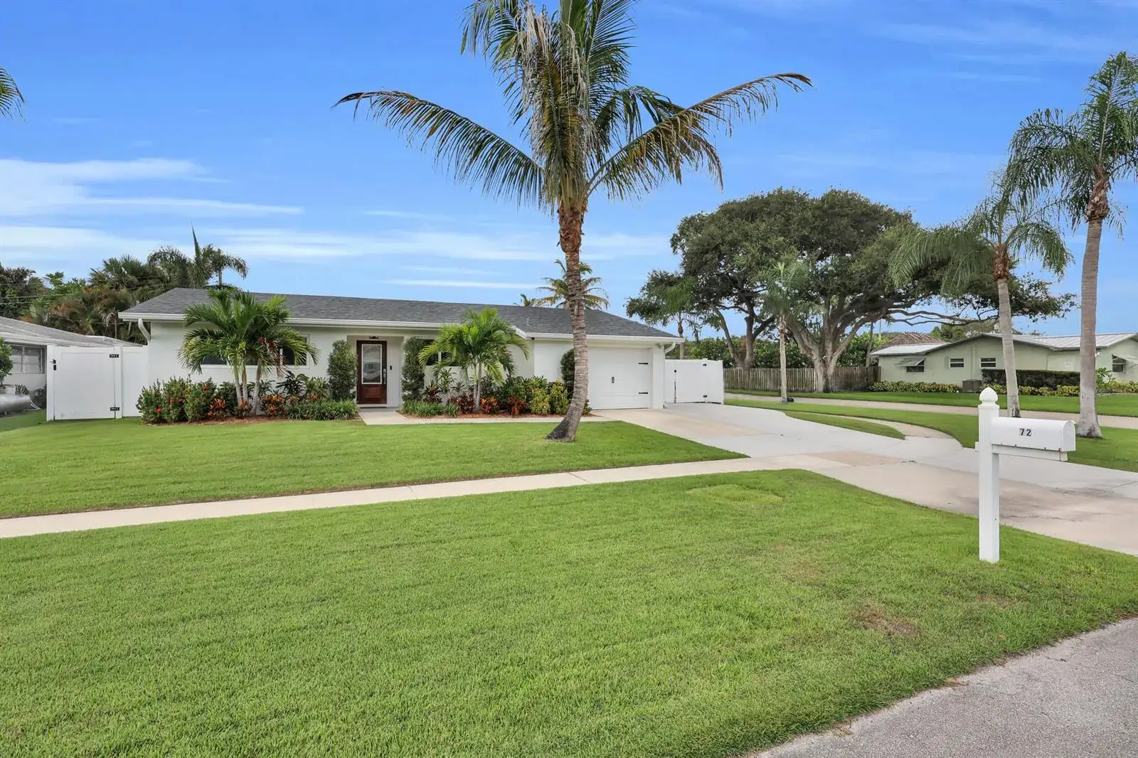 72 WILLOW Road, Tequesta FL 33469
