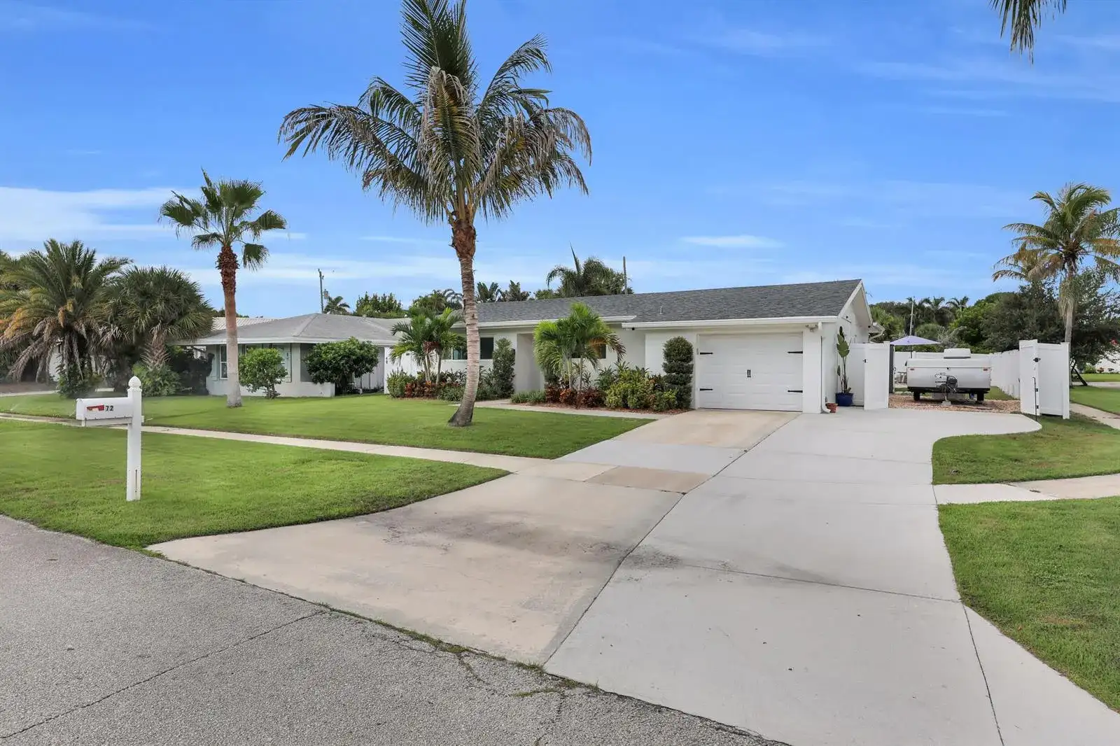 72 WILLOW Road, Tequesta FL 33469 photo 3