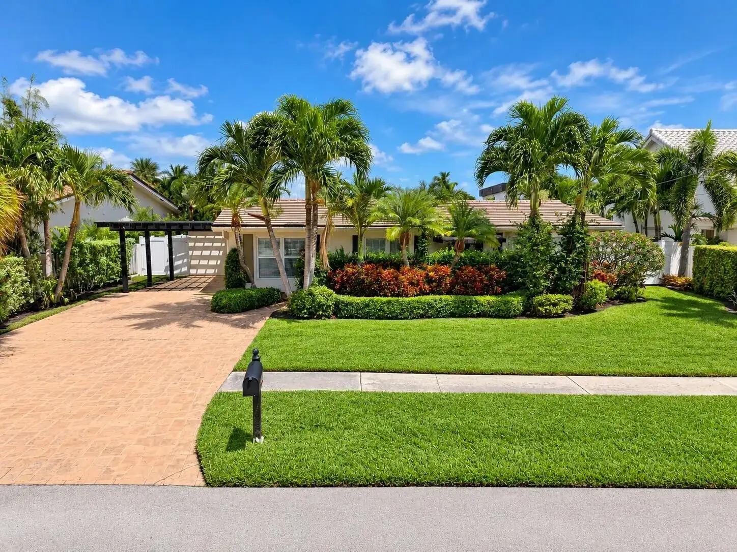 2401 NE 47TH Street, Lighthouse Point FL 33064