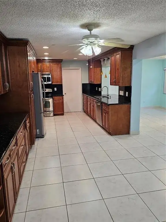 9431 NW 24TH Place, Pembroke Pines FL 33024 photo 5