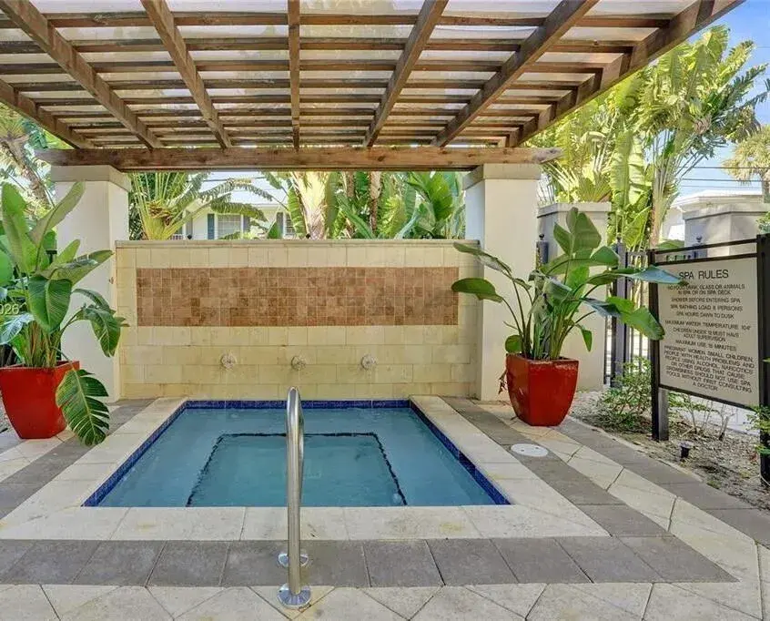 2421 NE 65TH Street # 608, Fort Lauderdale FL 33308