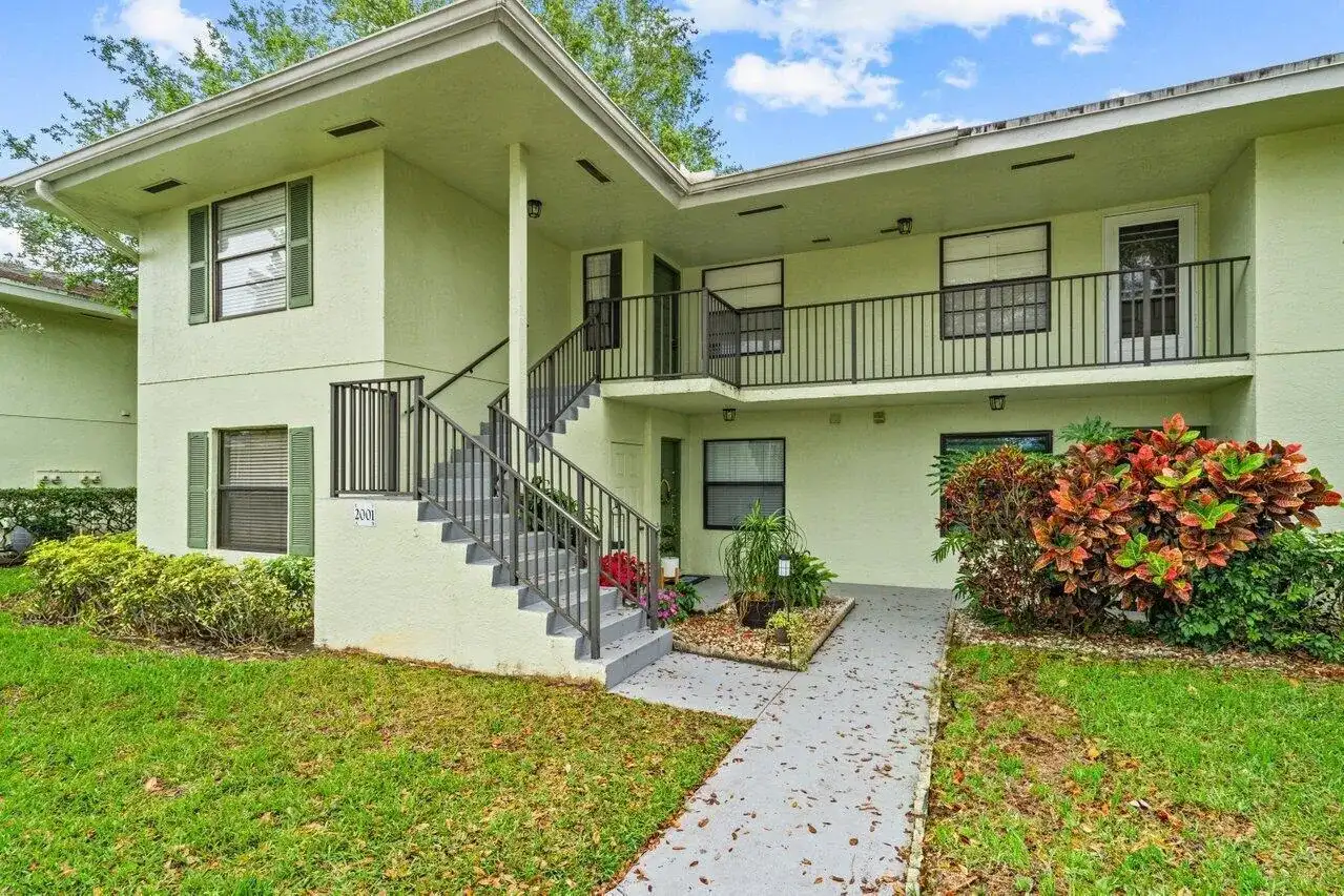 2001 Sabal Ridge Court # A, Palm Beach Gardens FL 33418