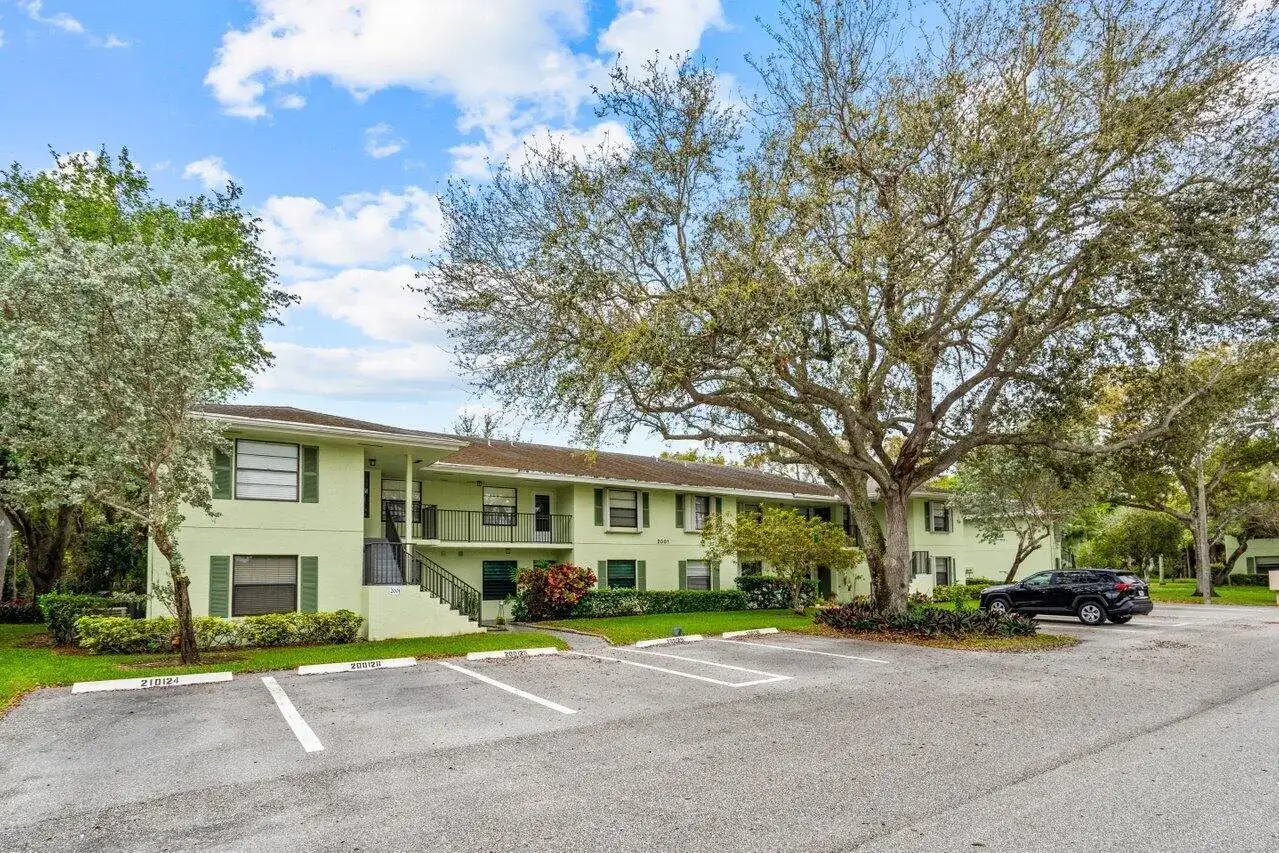 2001 Sabal Ridge Court # A, Palm Beach Gardens FL 33418 photo 2