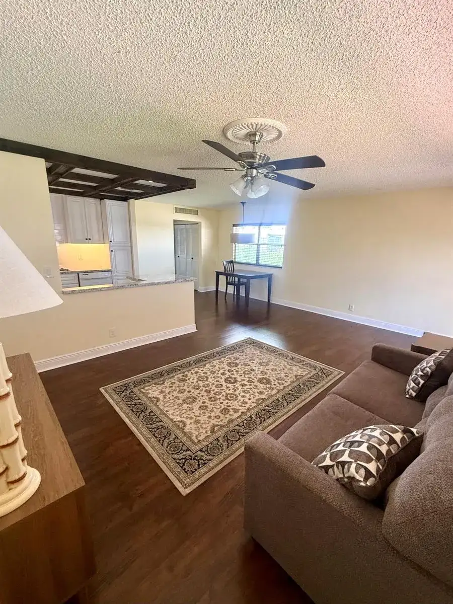 34 Valencia B, Delray Beach FL 33446 photo 5