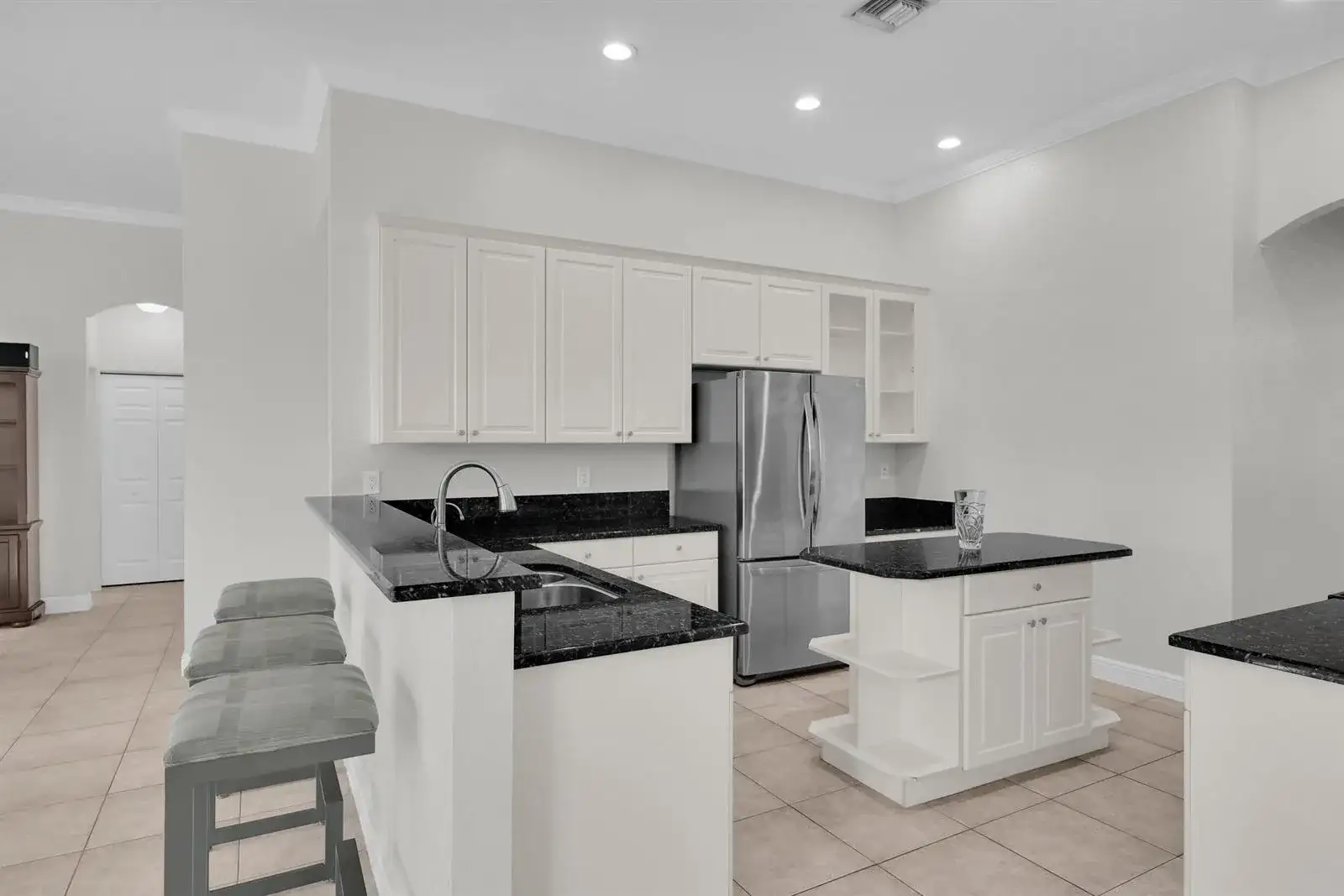 103 MAGNOLIA Way, Tequesta FL 33469 photo 5