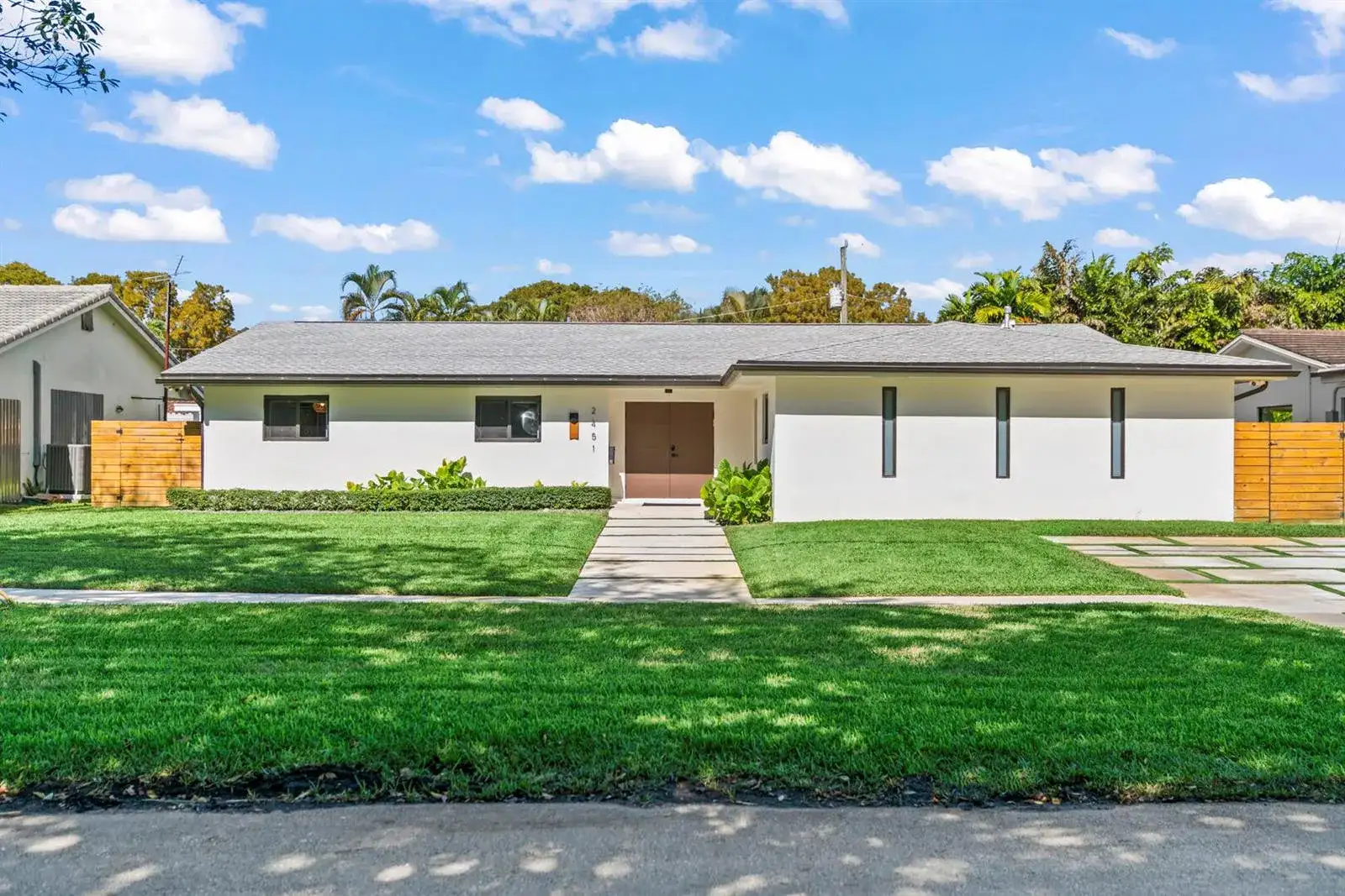 2451 NE 199th Street, Miami FL 33180 photo 4