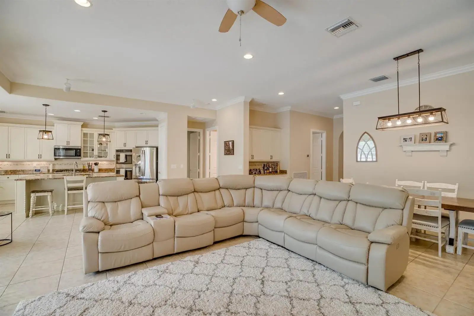 4247 DIAMOND Square, Vero Beach FL 32967 photo 2