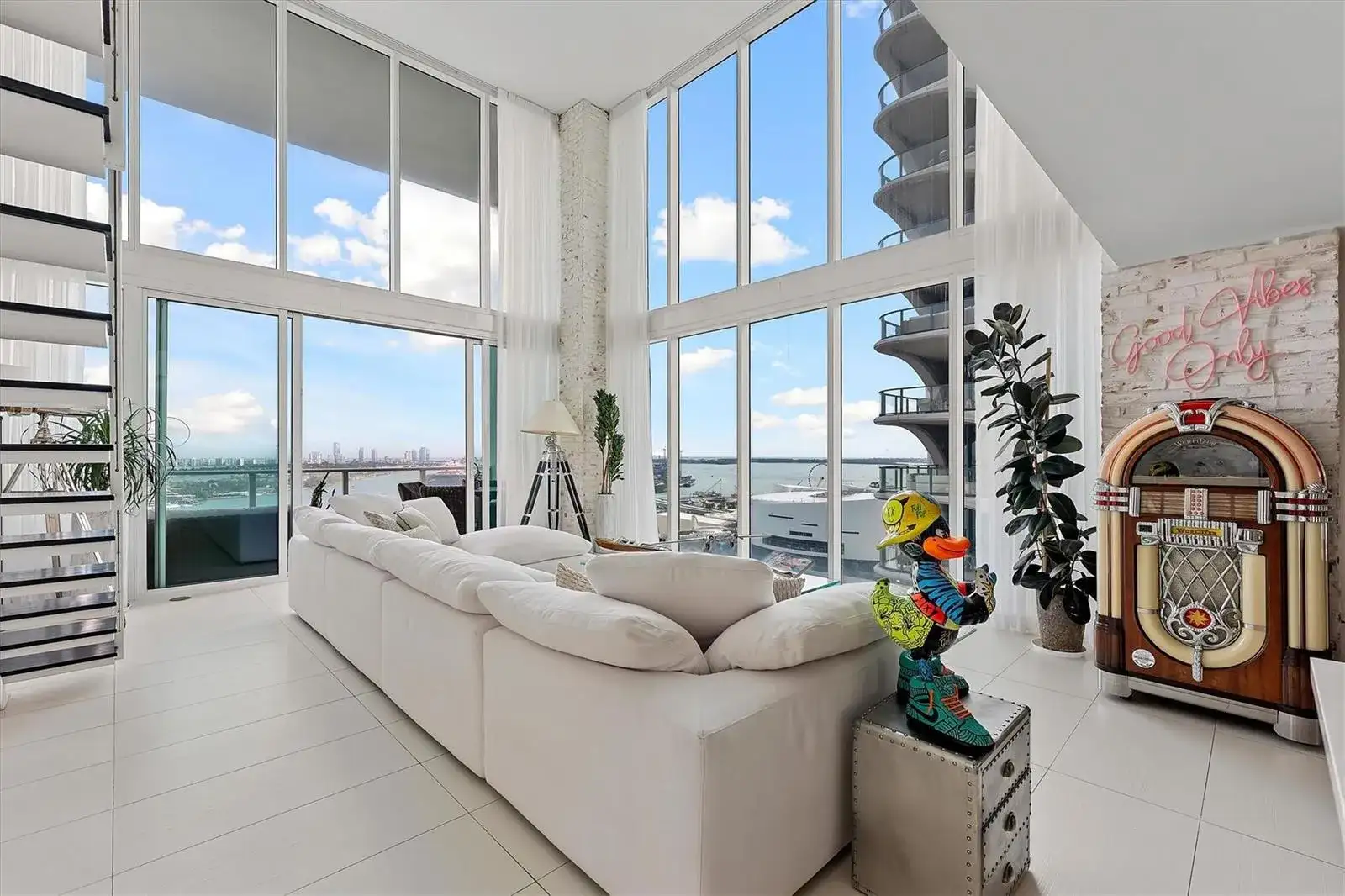 1040 Biscayne Boulevard # 2101, Miami FL 33132 photo 2