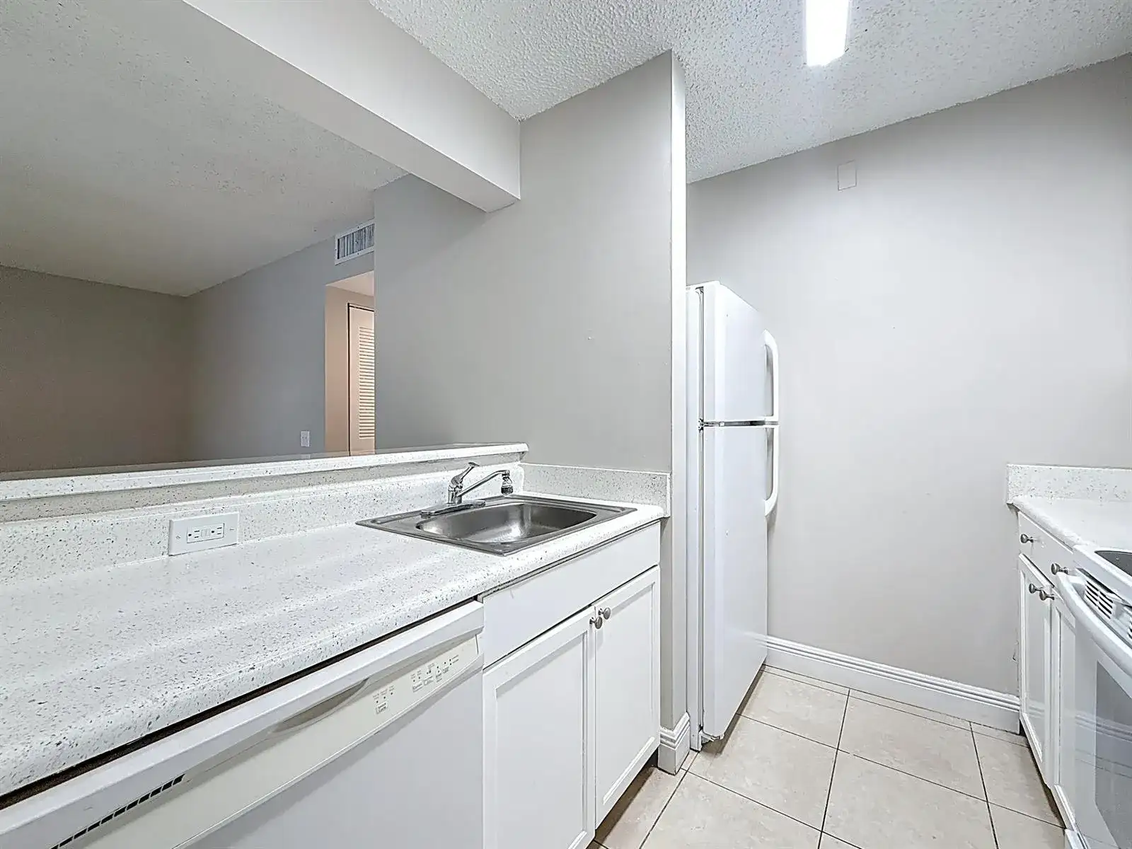719 MEADOWS Circle, Boynton Beach FL 33436 photo 2