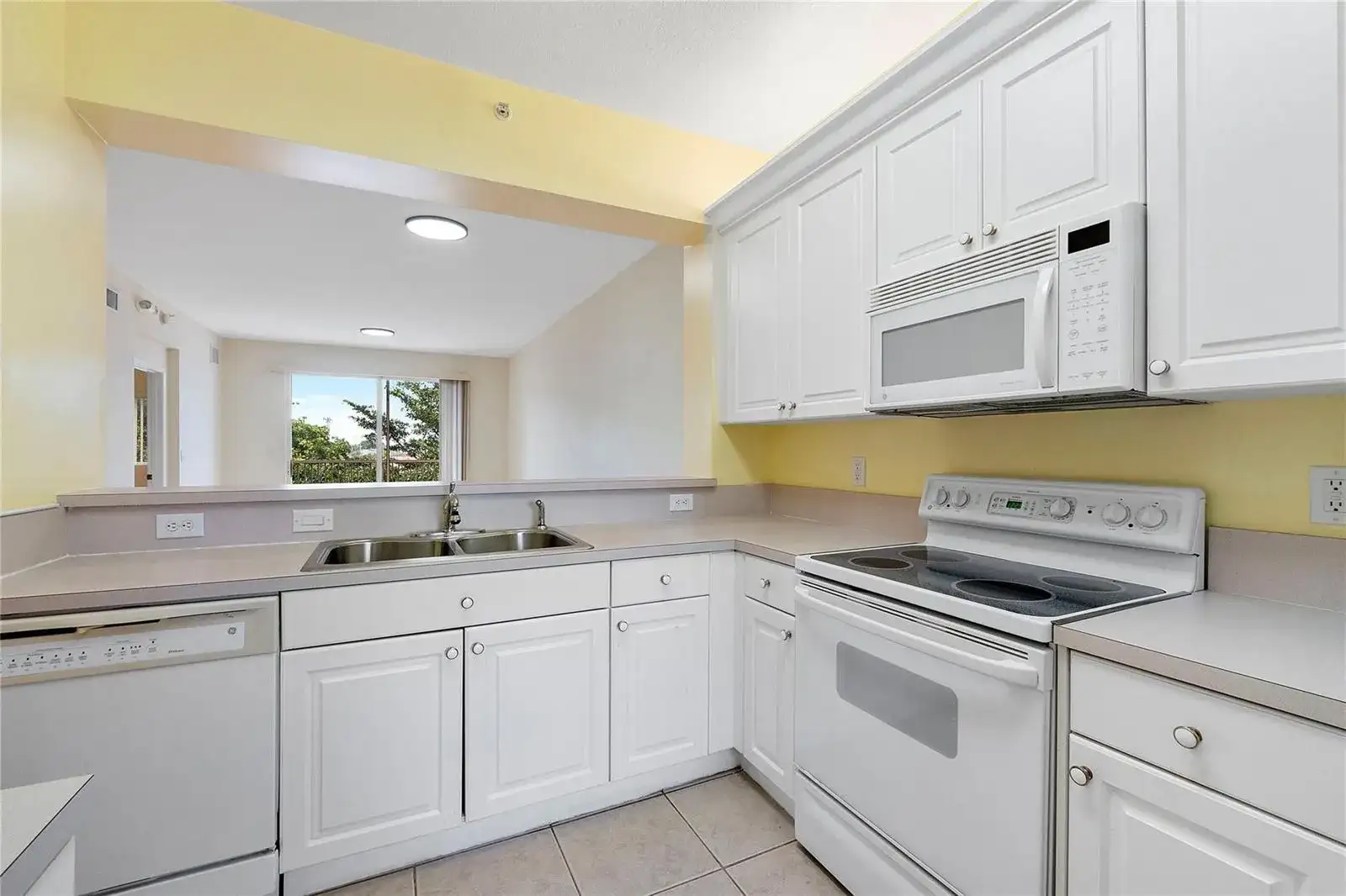 7765 YARDLEY Drive # 403, Tamarac FL 33321 photo 4