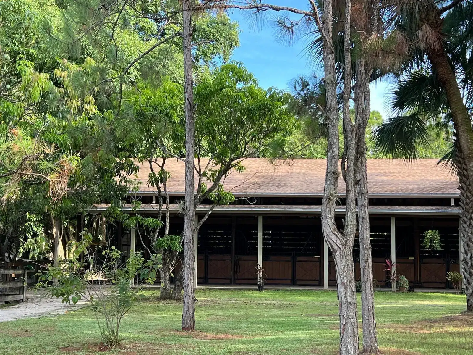 1711 STALLION Drive, FL 33470 photo 2