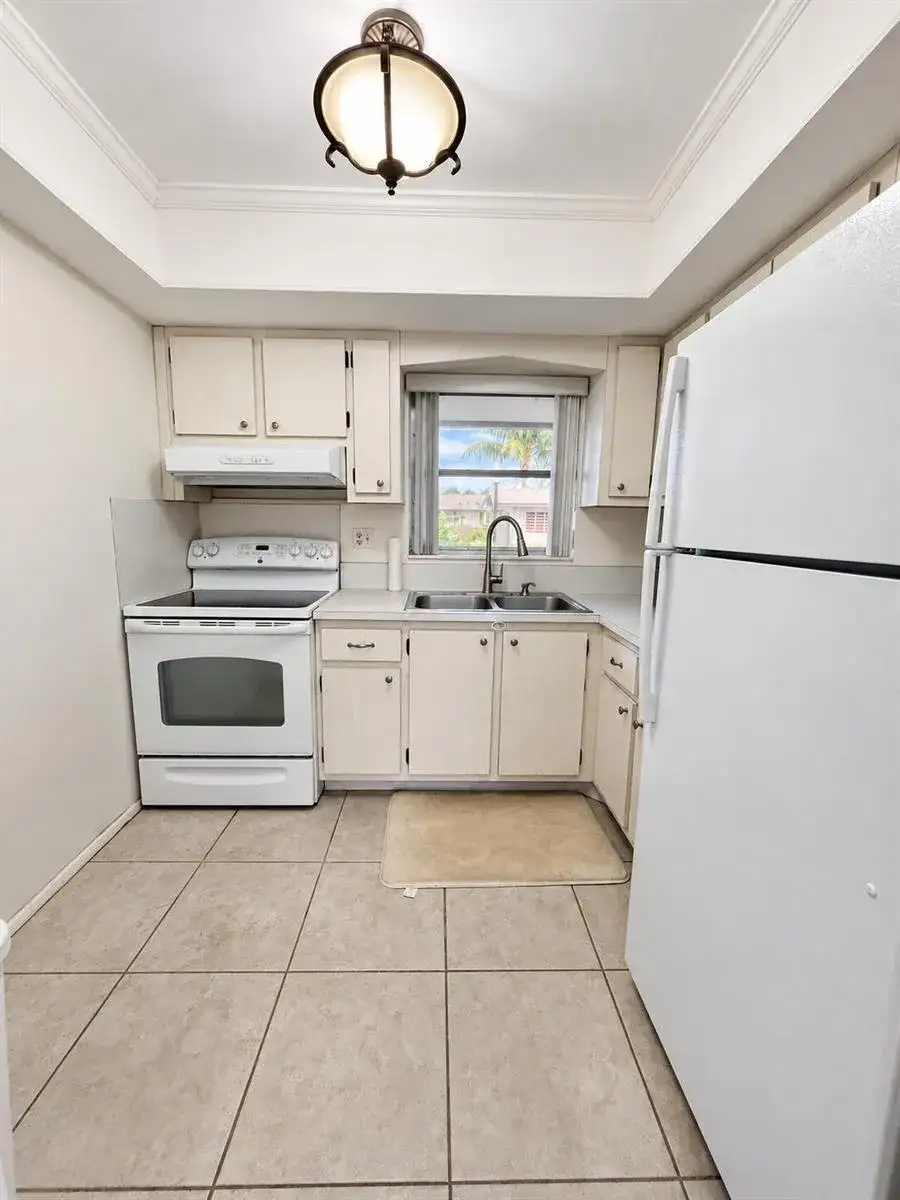 2845 CROSLEY Drive E, West Palm Beach FL 33415 photo 2