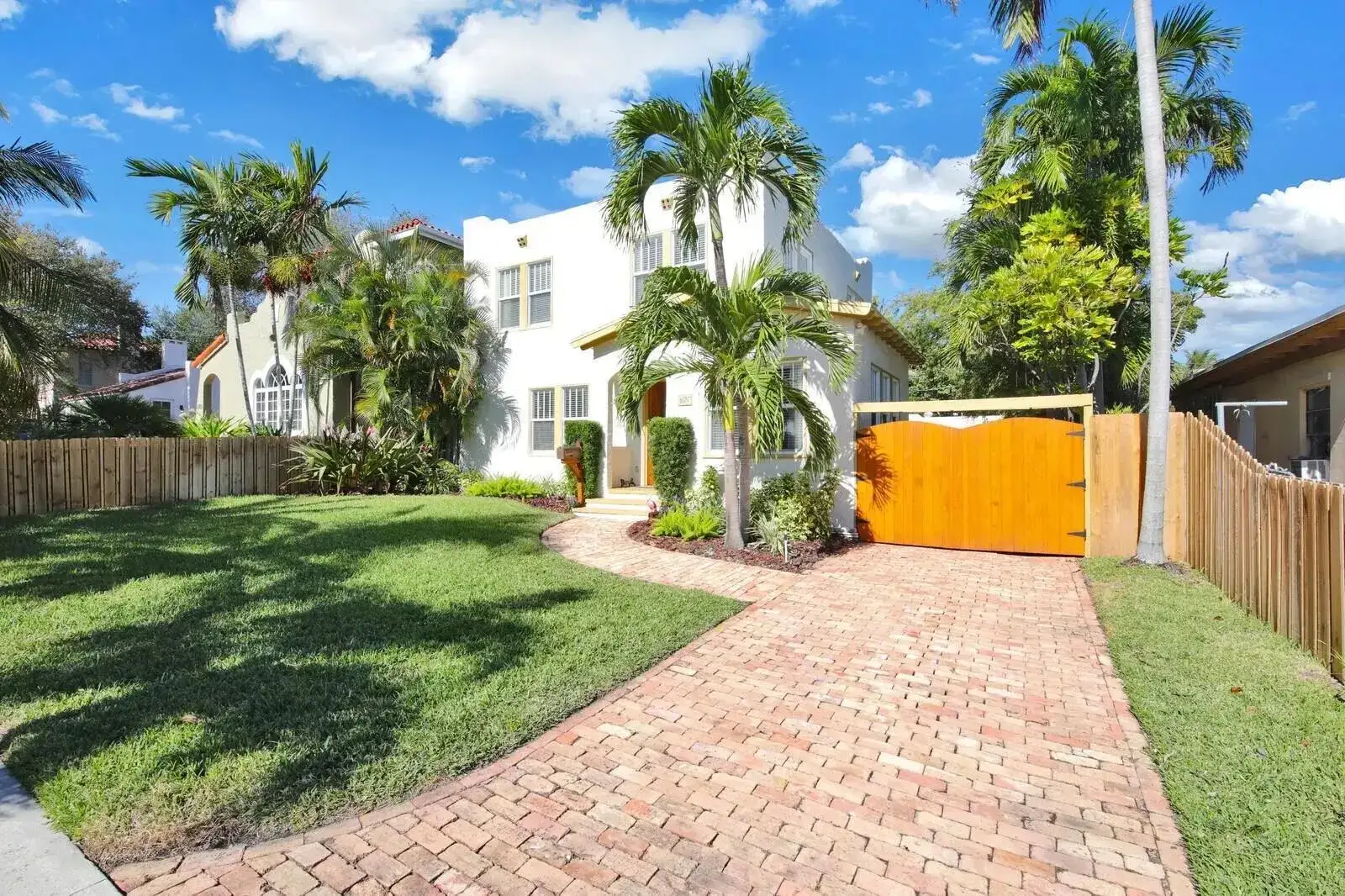 607 Flamingo Drive, West Palm Beach FL 33401 photo 2