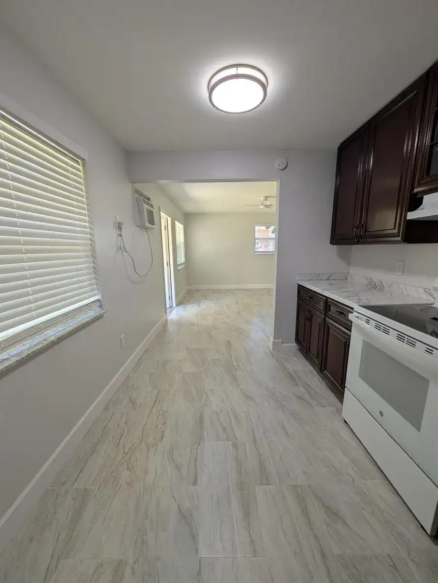 3924 7th Avenue N, Palm Springs FL 33461 photo 2