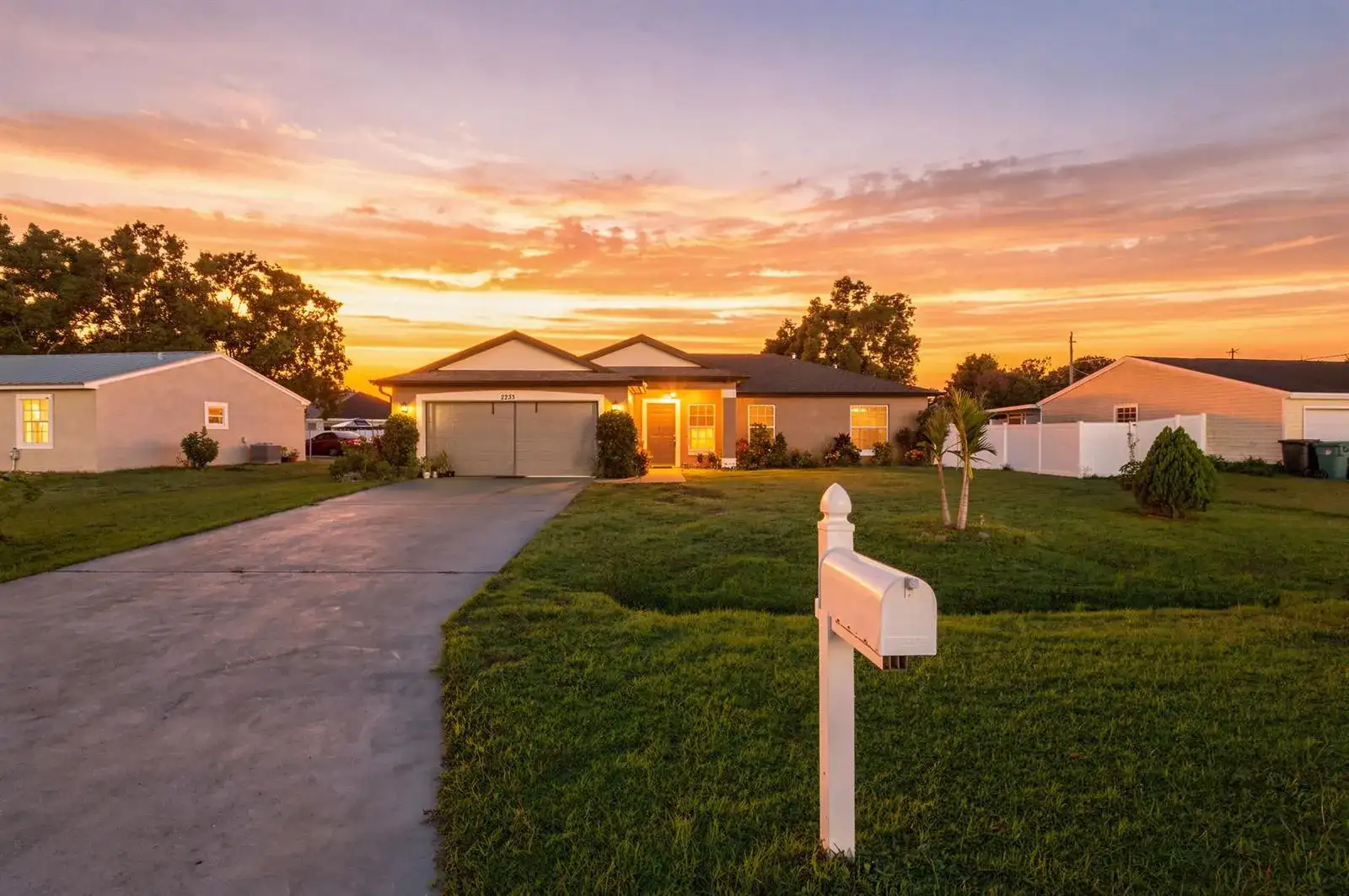2233 SE West Blackwell Drive, Port St. Lucie FL 34952 photo 2
