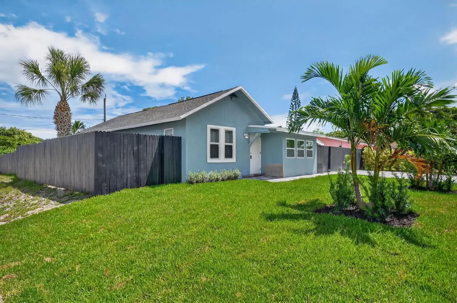 1002 S B Street, FL 33460 photo 2