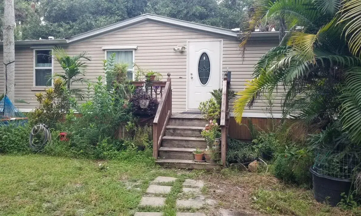 6964 E CENTER Street, Okeechobee FL 34974
