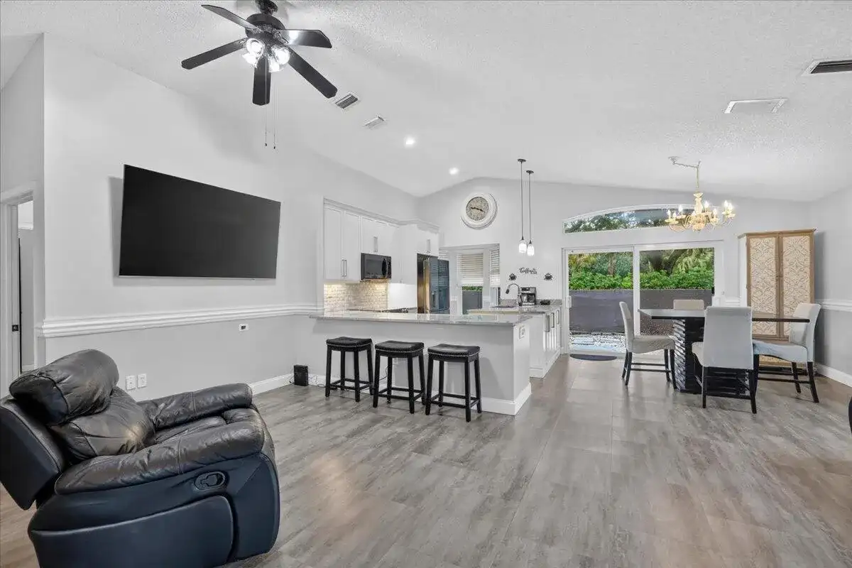 5435 NW 50th Court, Coconut Creek FL 33073 photo 4