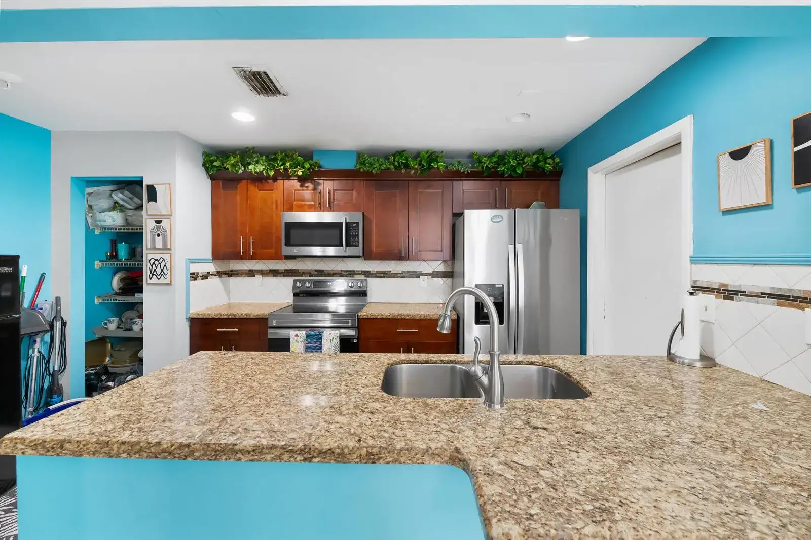 7838 KIMBERLY Boulevard, North Lauderdale FL 33068 photo 2