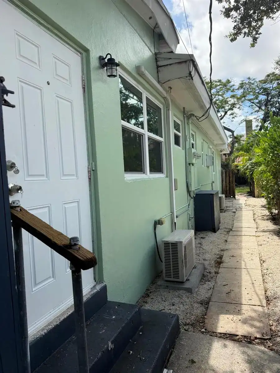 900 SE 12th Street, Fort Lauderdale FL 33316 photo 2