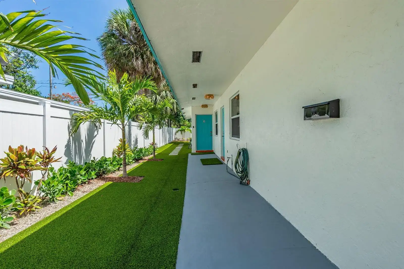1332 LONGWOOD Street, West Palm Beach FL 33401 photo 2