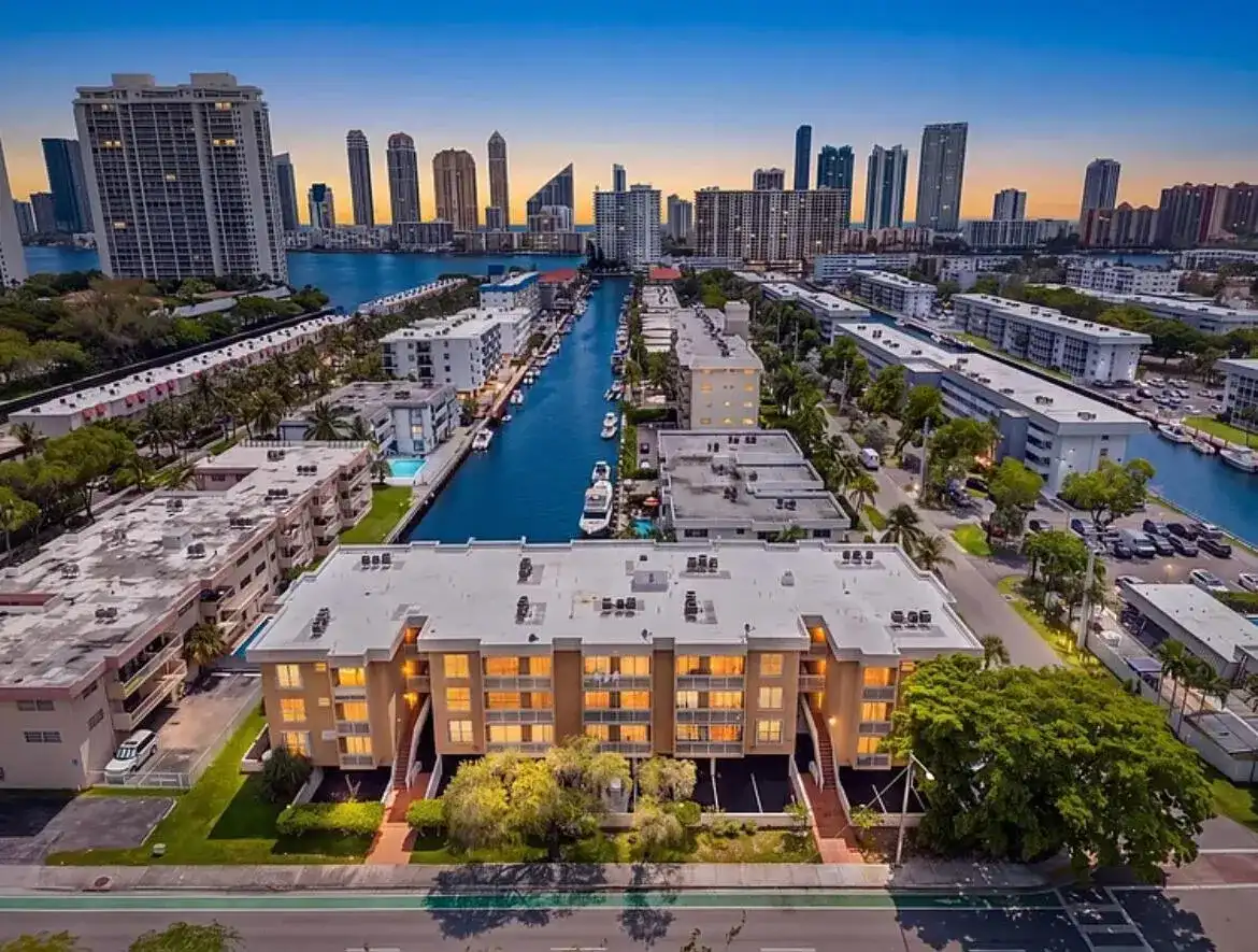 17051 NE 35TH Avenue # 307, North Miami Beach FL 33160