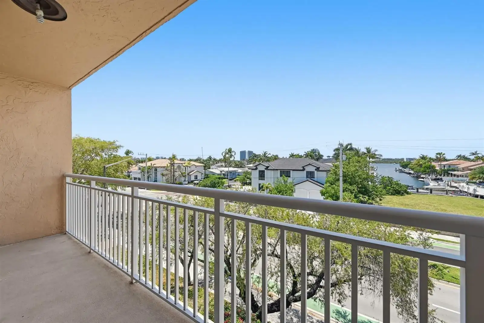 17051 NE 35TH Avenue # 307, North Miami Beach FL 33160 photo 5