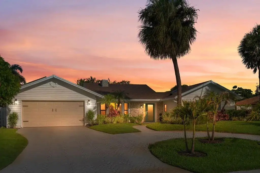 14 SE Paddock Circle, Tequesta FL 33469 photo 3