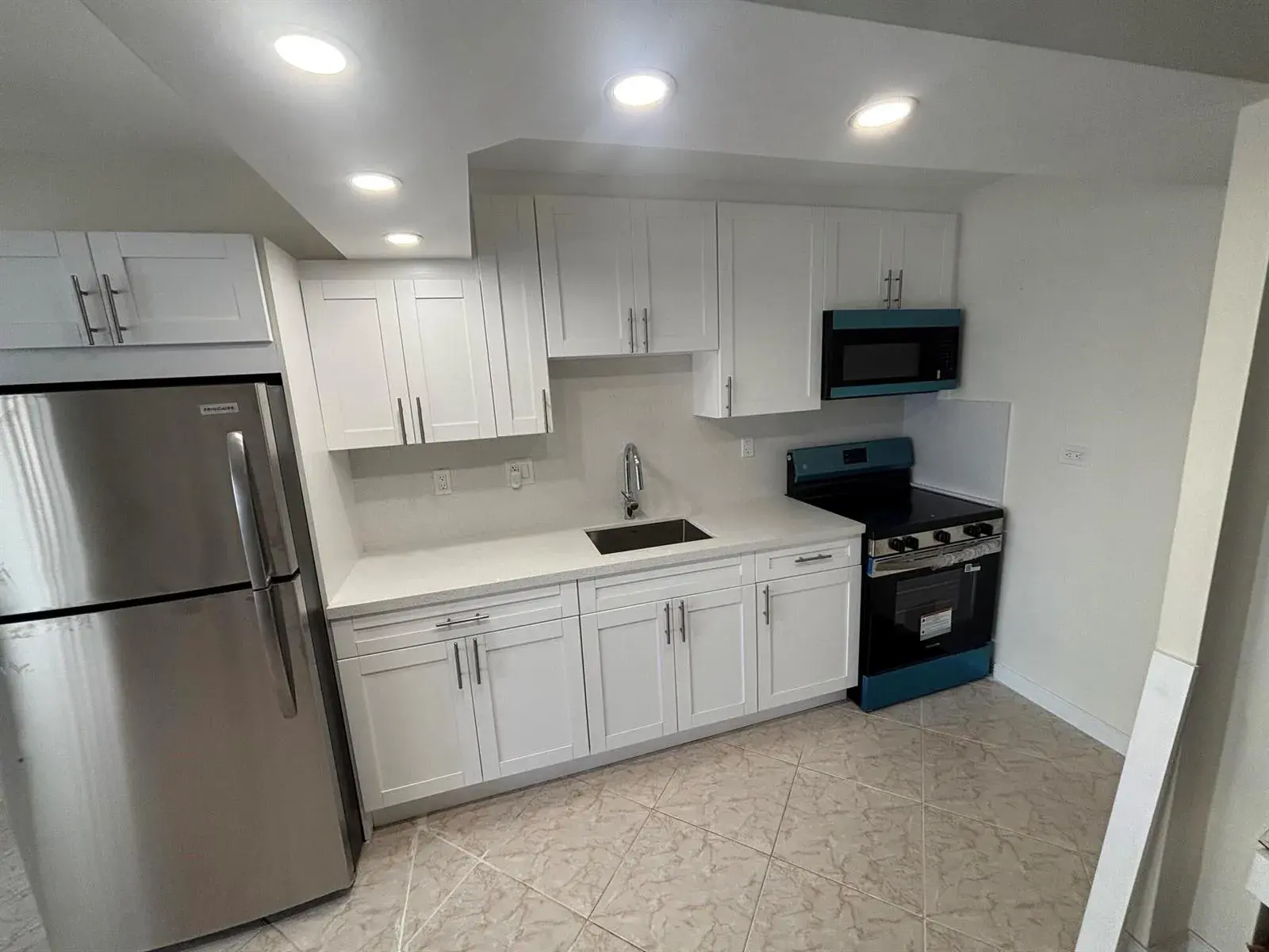 250 174TH Street # 910, Sunny Isles Beach FL 33160