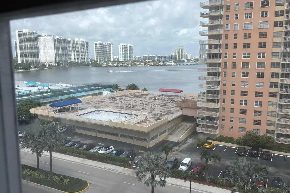 250 174TH Street # 910, Sunny Isles Beach FL 33160