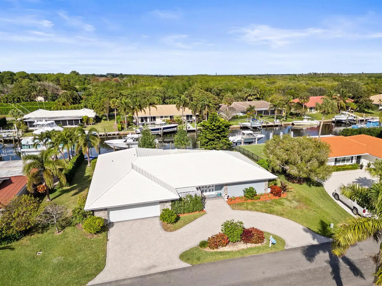 8945 SE HARBOR ISLAND Way, Hobe Sound FL 33455 photo 4