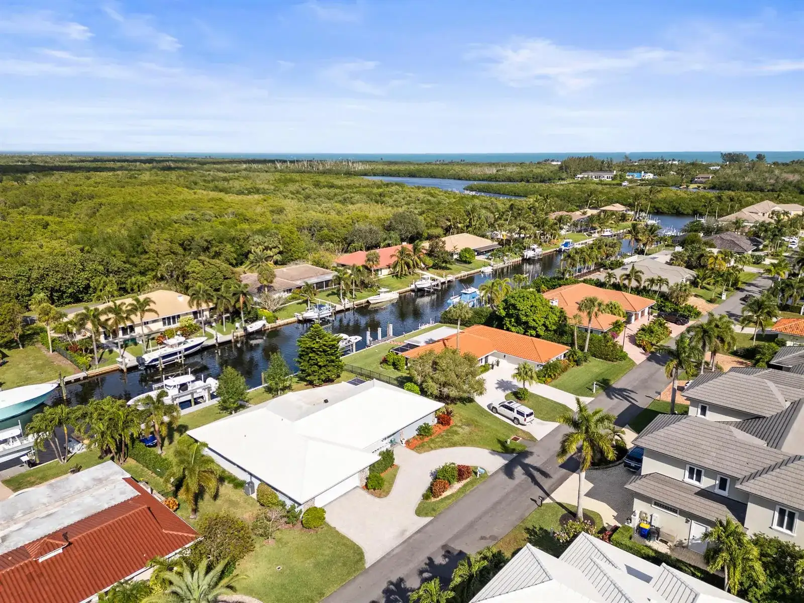 8945 SE HARBOR ISLAND Way, Hobe Sound FL 33455 photo 5