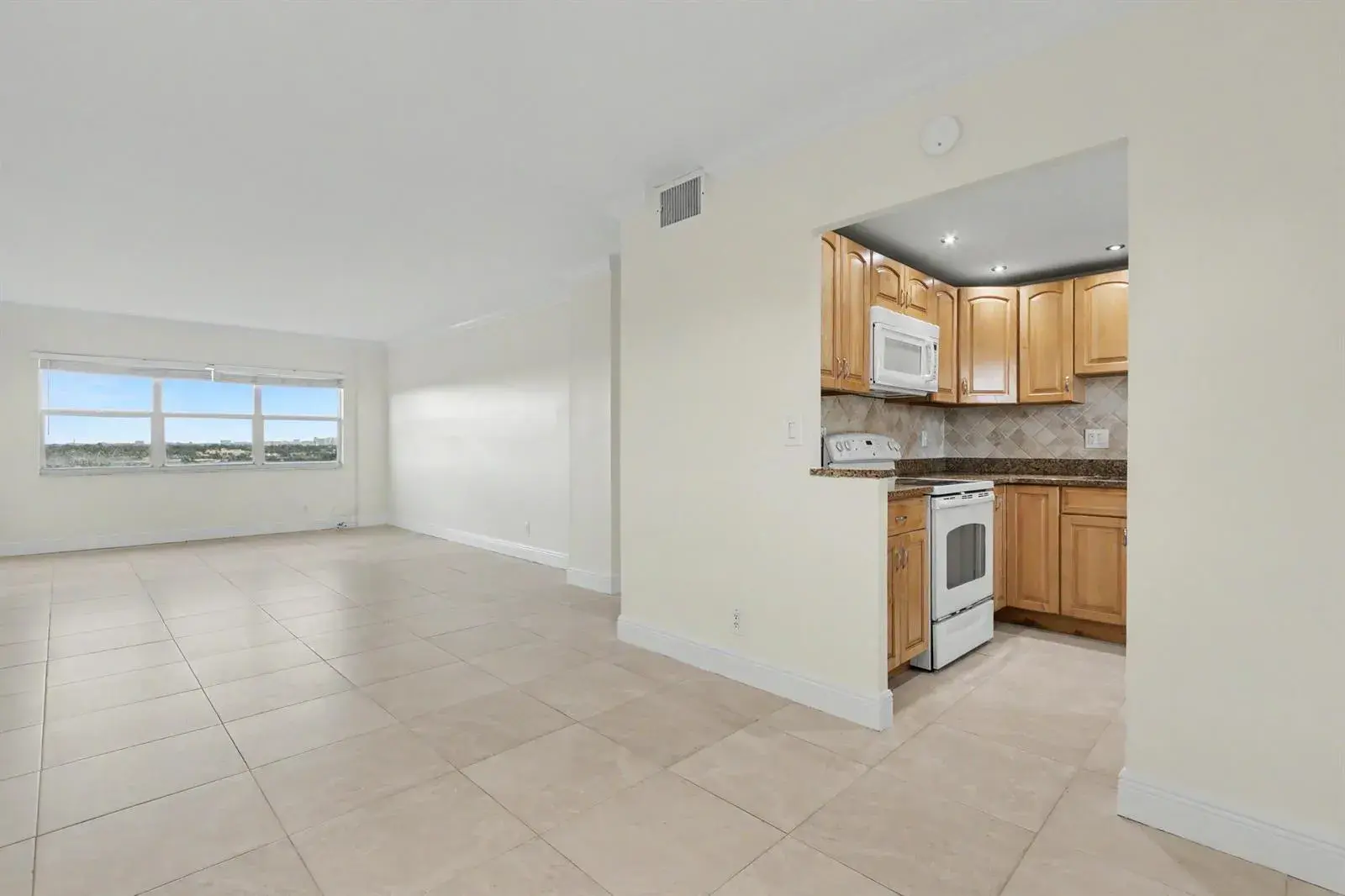 2555 NE 11TH Street # 906, Fort Lauderdale FL 33304