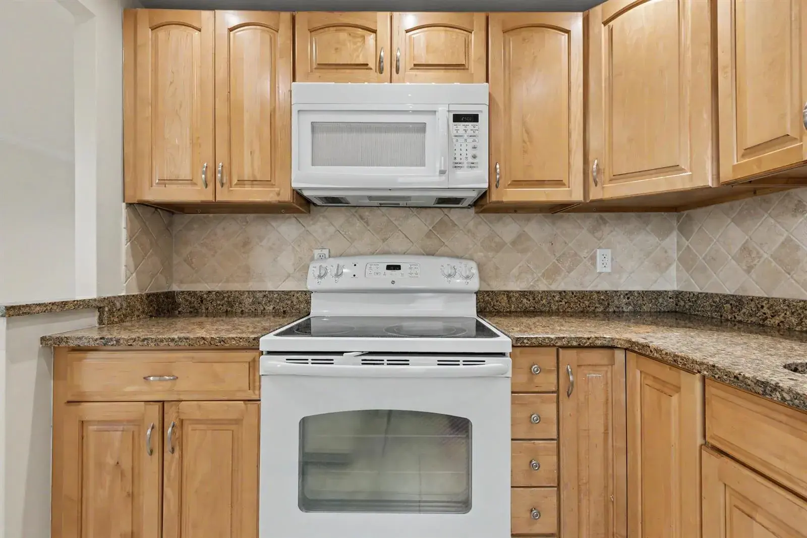 2555 NE 11TH Street # 906, Fort Lauderdale FL 33304