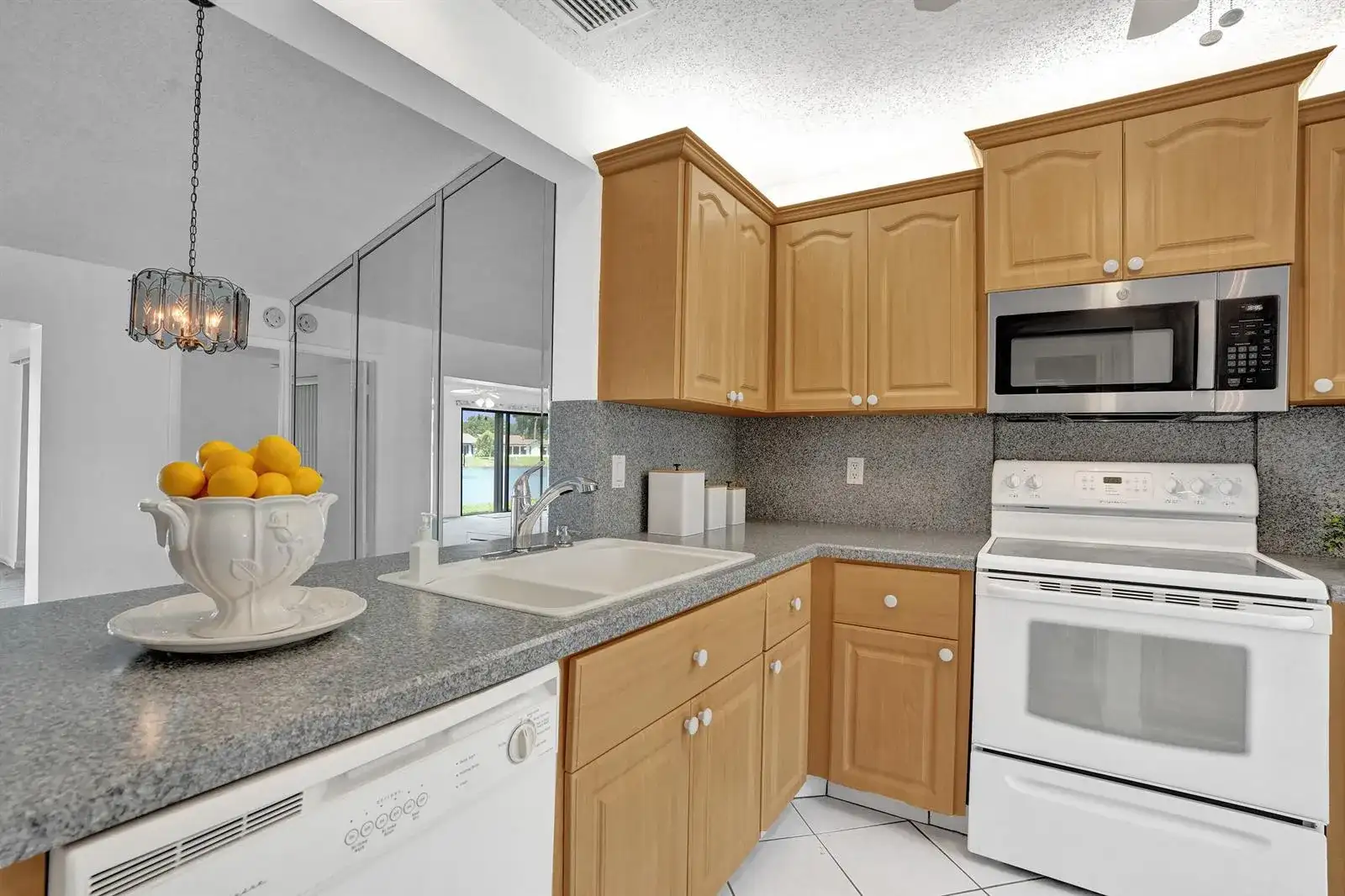 2129 SW 17TH Circle, Deerfield Beach FL 33442 photo 5
