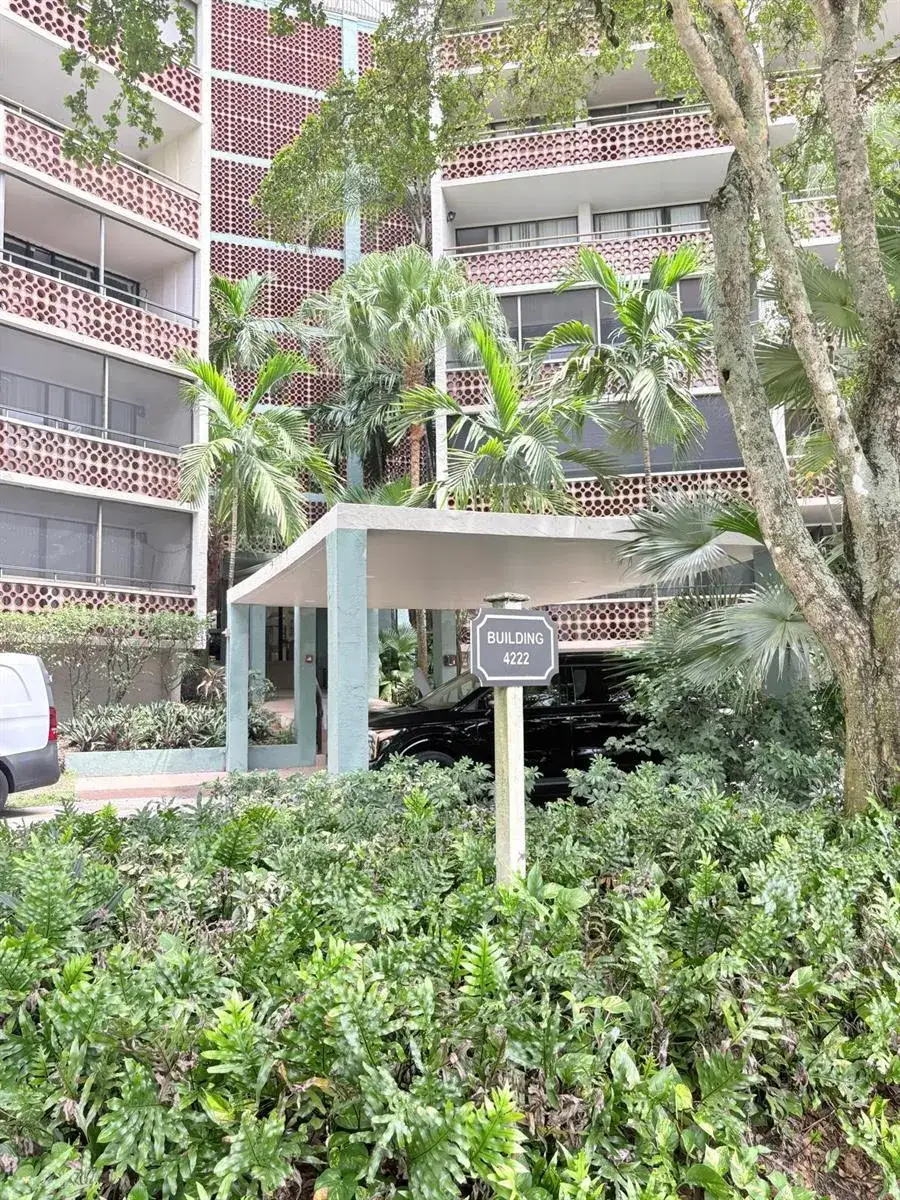 4222 INVERRARY Boulevard # 4609, Lauderhill FL 33319
