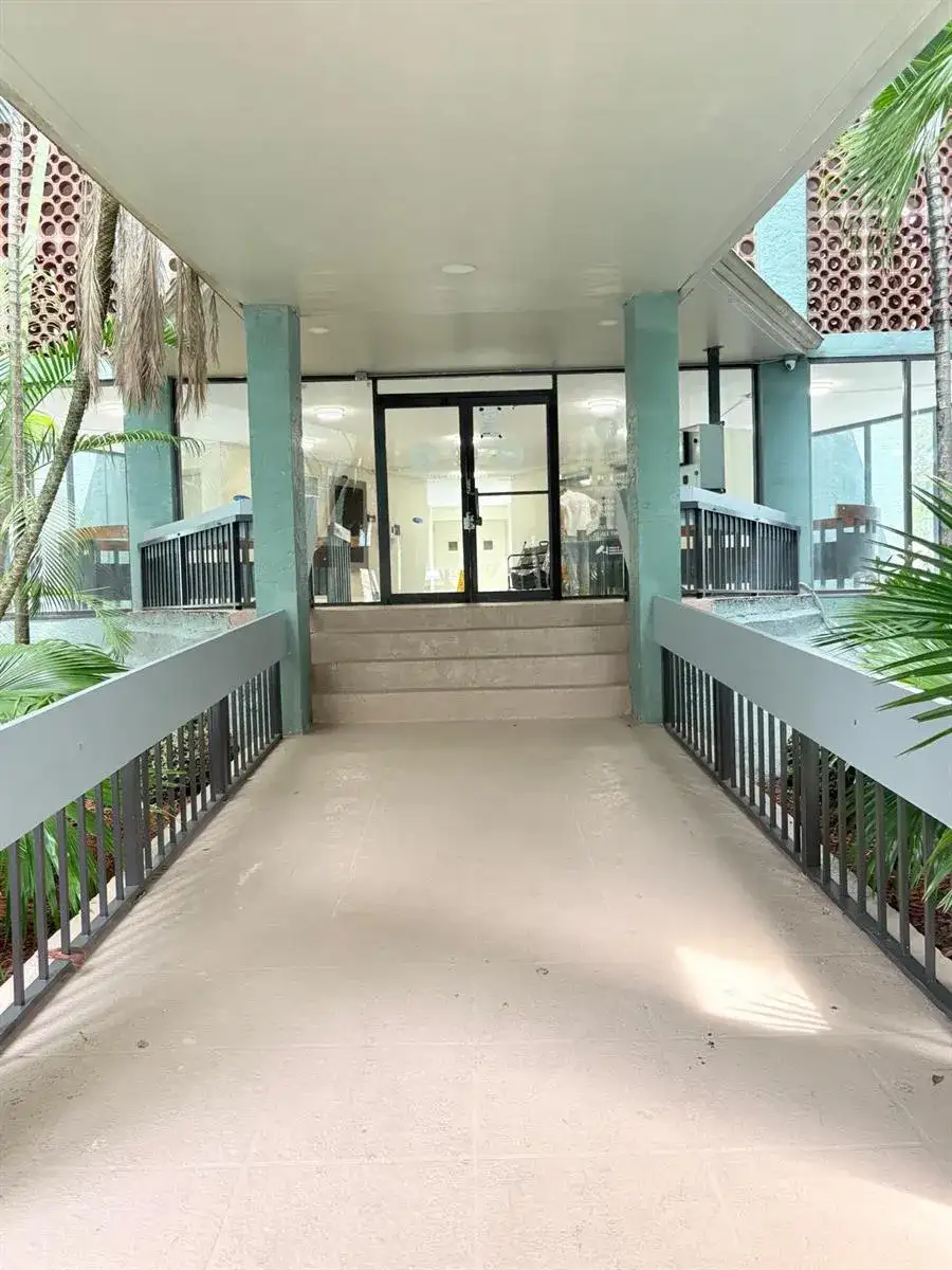 4222 INVERRARY Boulevard # 4609, Lauderhill FL 33319 photo 3