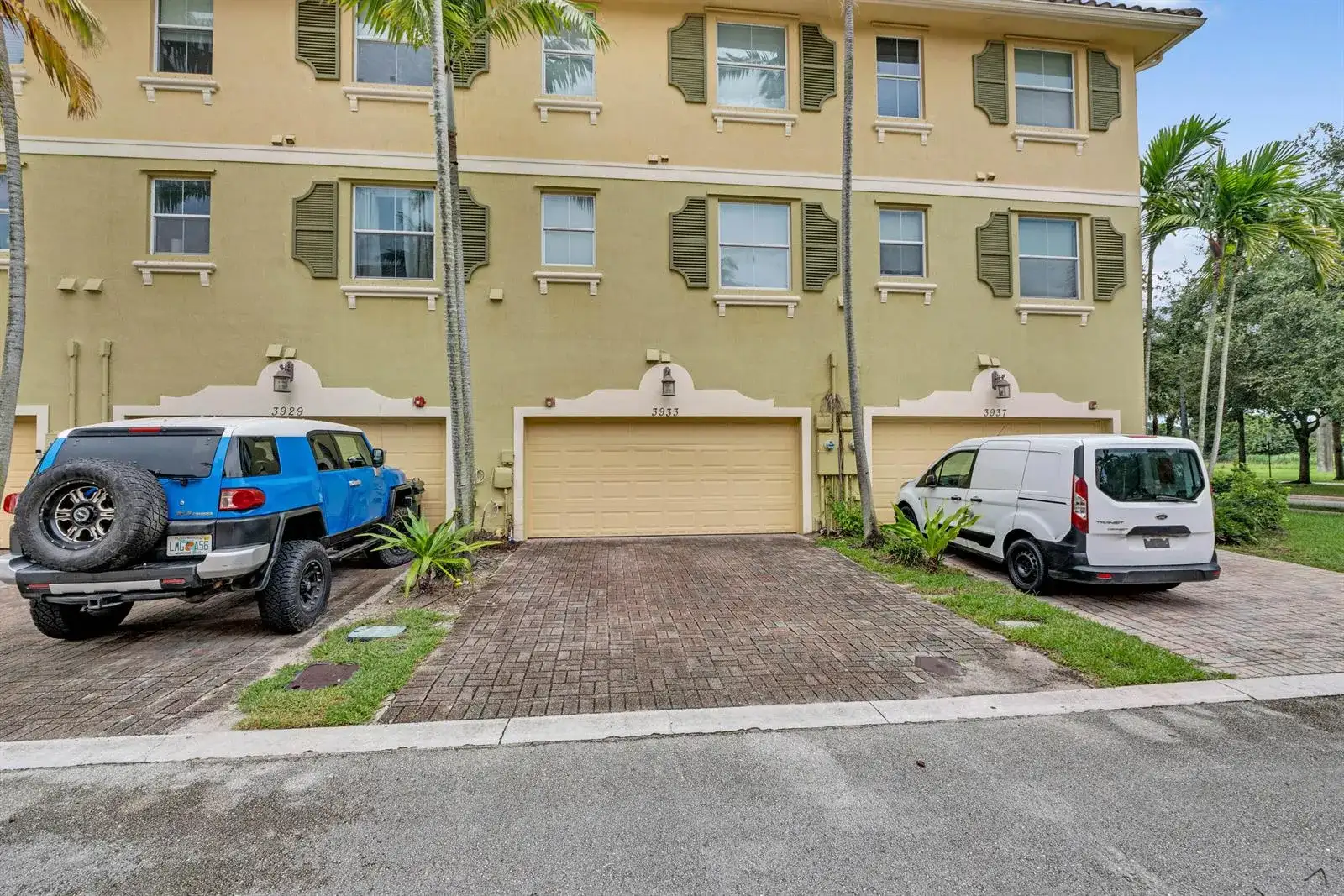 3933 MONARCH Lane, Coconut Creek FL 33073 photo 3