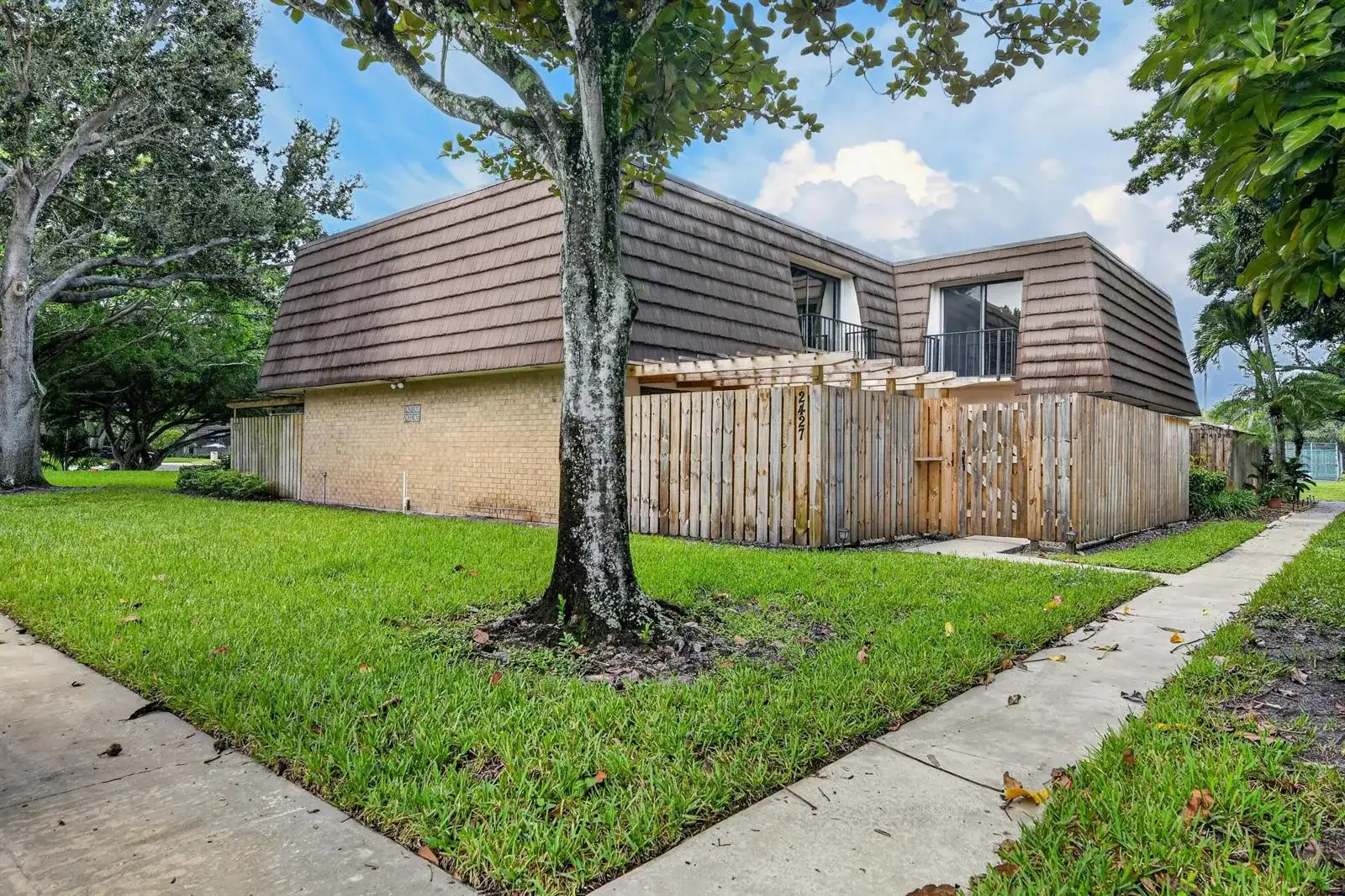 2427 24th Lane, Palm Beach Gardens FL 33418 photo 2