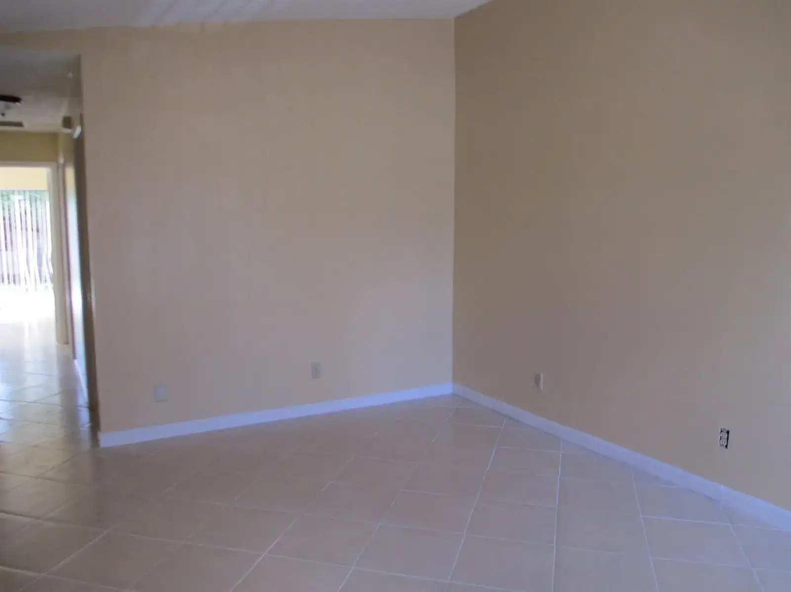 3757 Mil Pond Court, FL 33463 photo 4