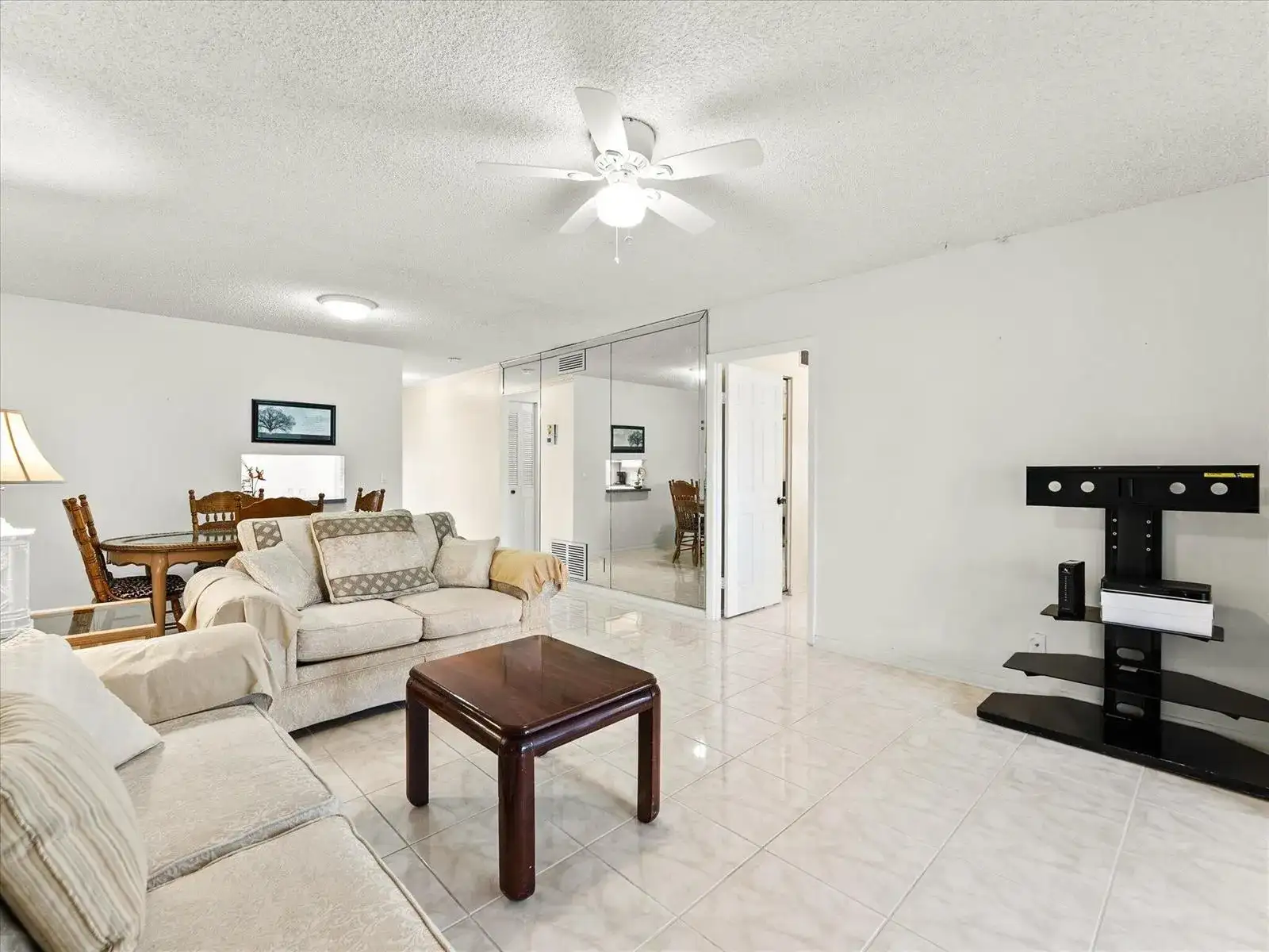 341 A Covered Bridge Boulevard, Lake Worth FL 33467 photo 4
