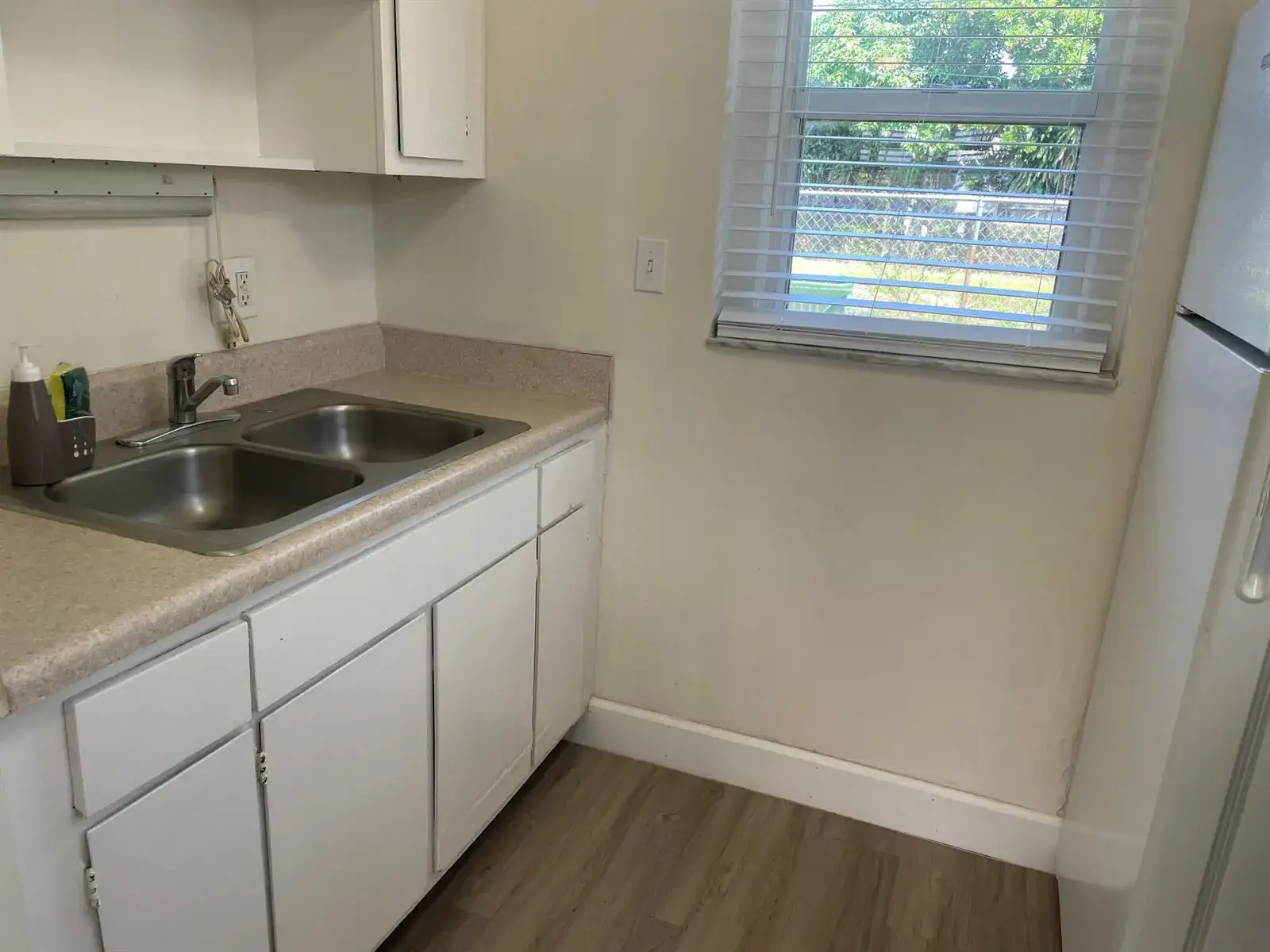 1150 W Blue Heron Boulevard, Riviera Beach FL 33404 photo 4