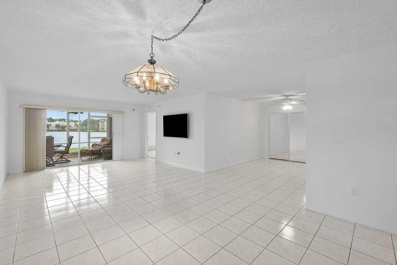 6112 Huntwick Terrace # 102, Delray Beach FL 33484