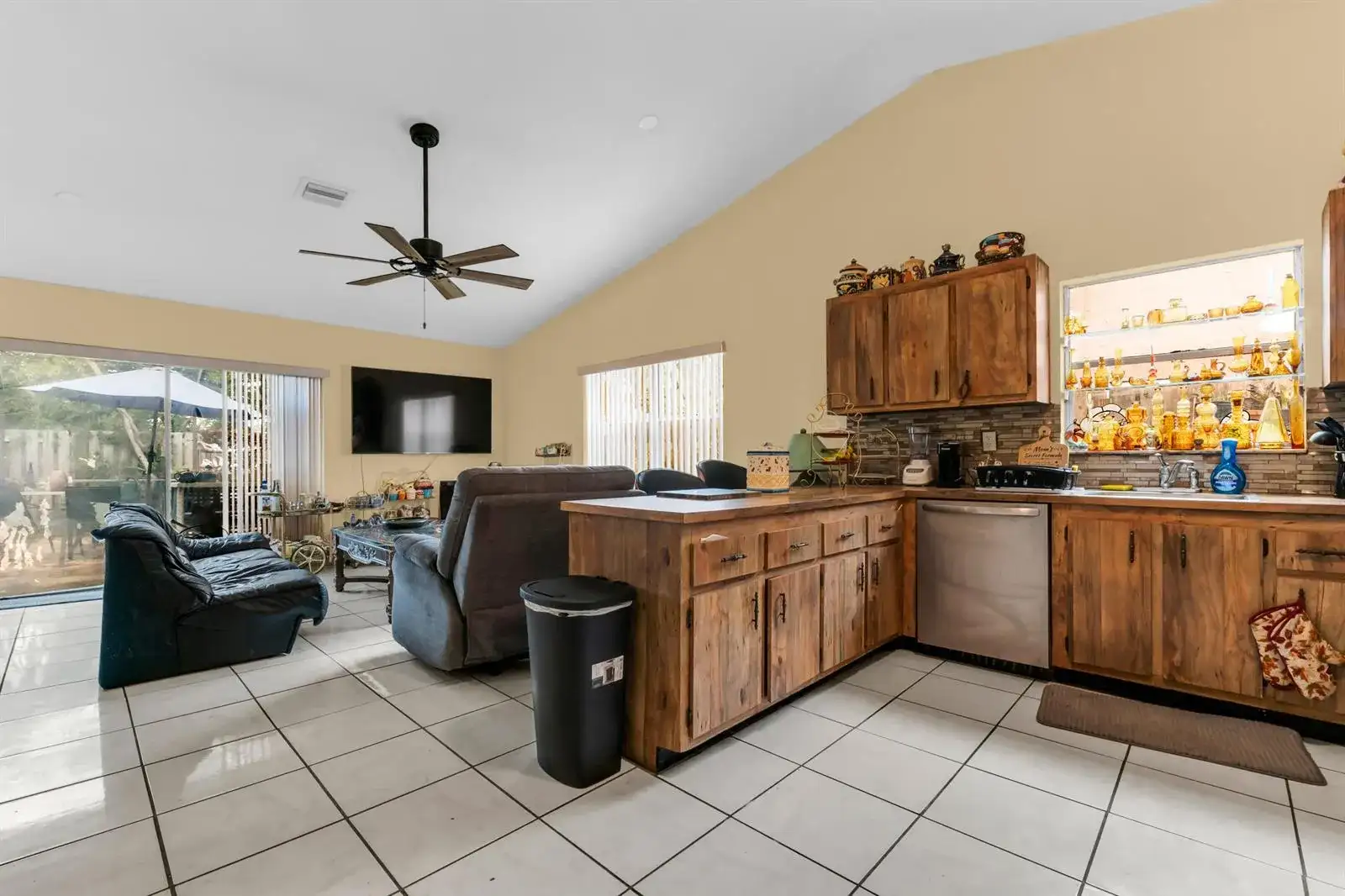 4941 NW 83rd Avenue, Lauderhill FL 33351 photo 5