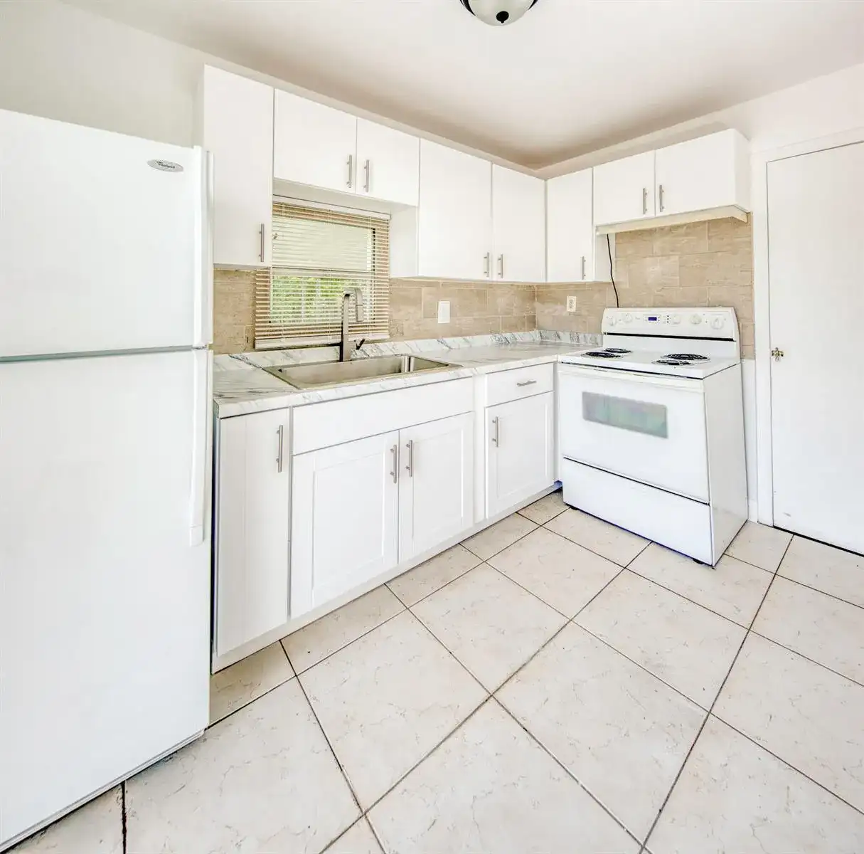 531 N B Street, FL 33460 photo 3