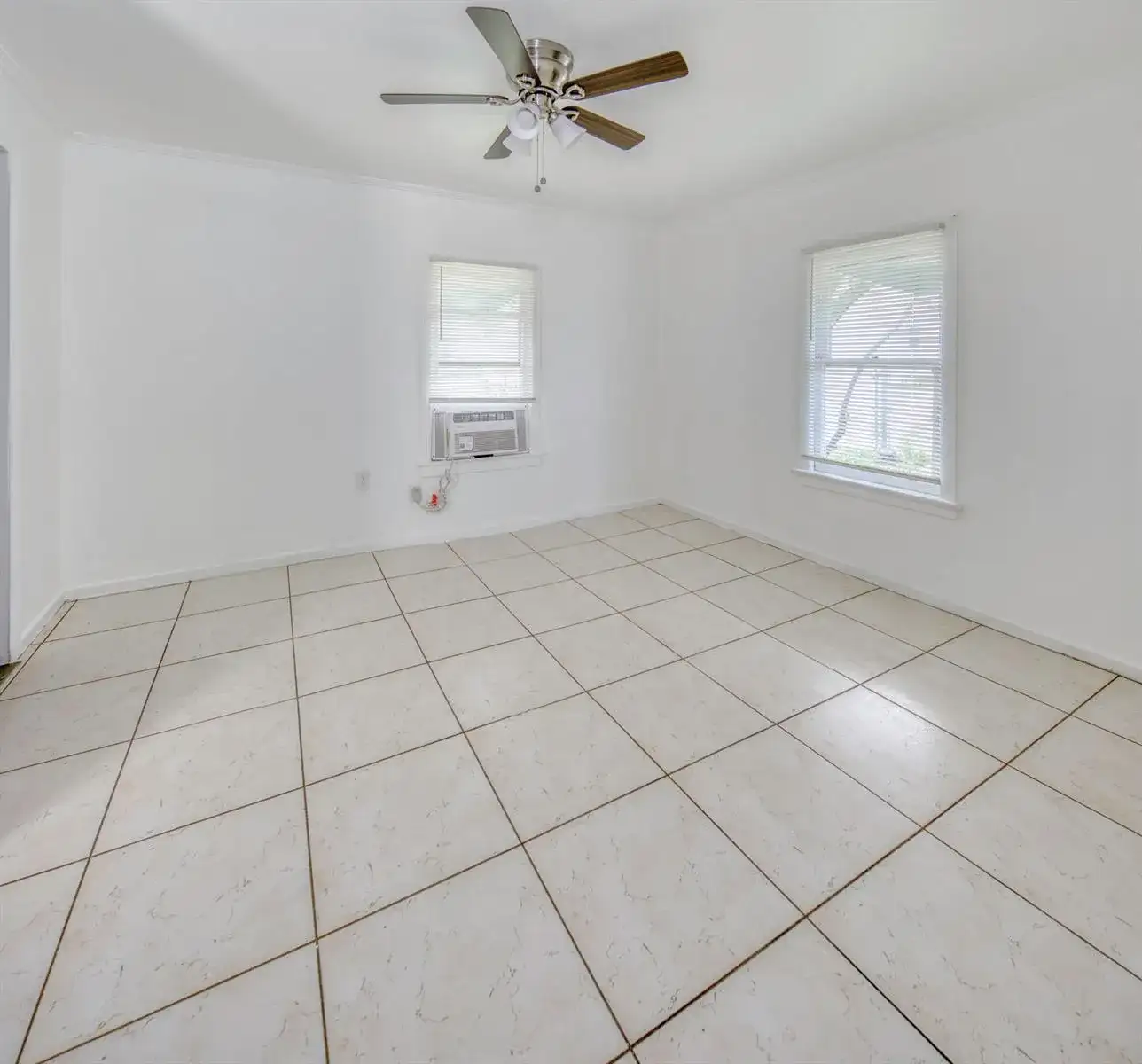 531 N B Street, FL 33460 photo 4