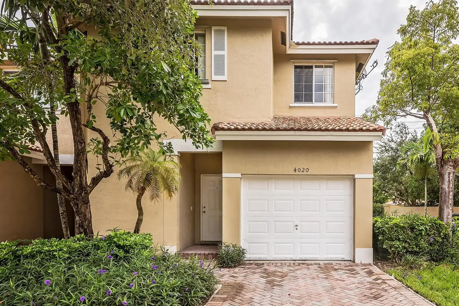4020 NW 90th Way, Sunrise FL 33351