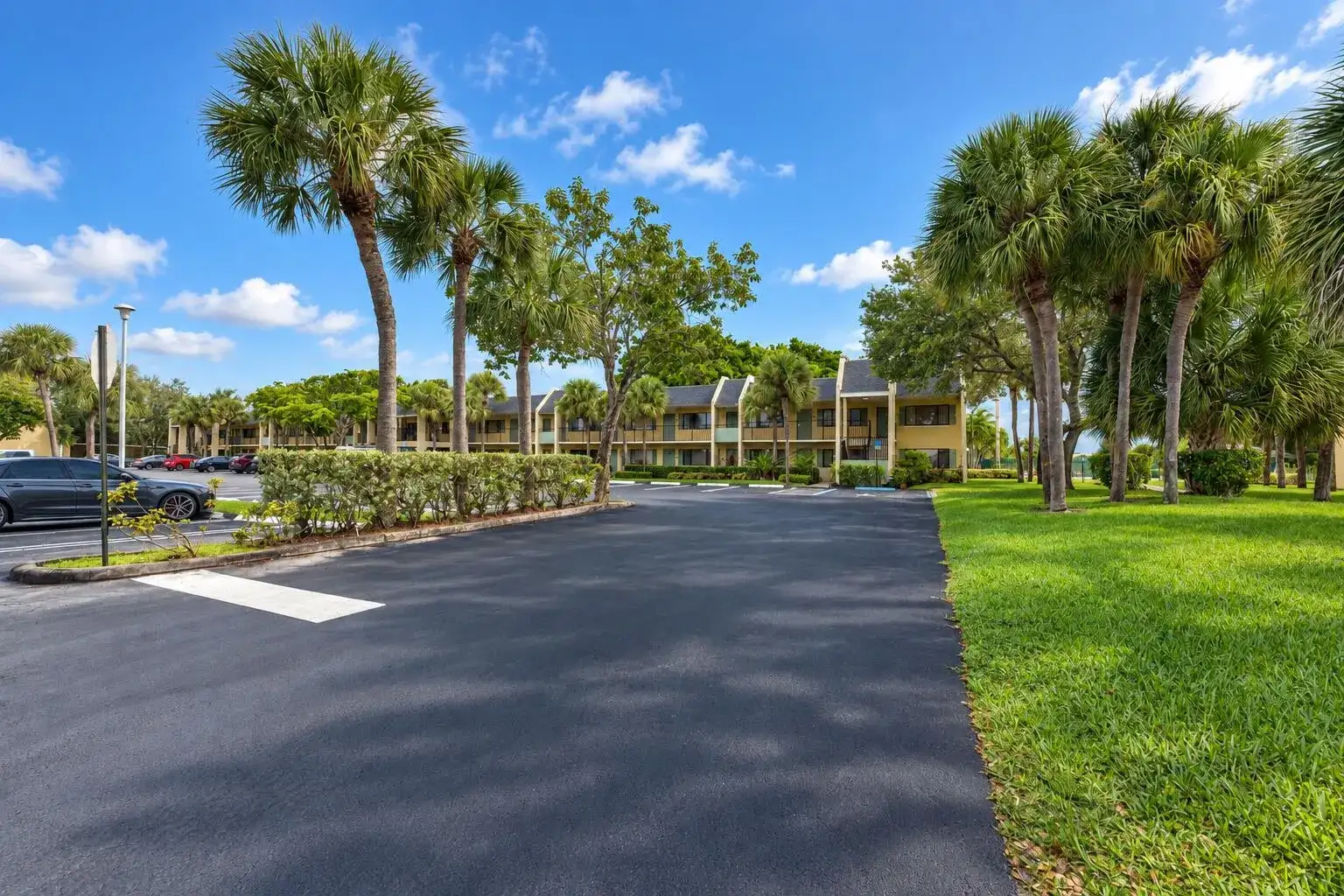 1604 Meadows Circle W, Boynton Beach FL 33436 photo 2