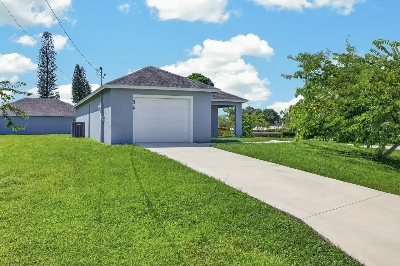 1974 SE GENA Road, Port St. Lucie FL 34952