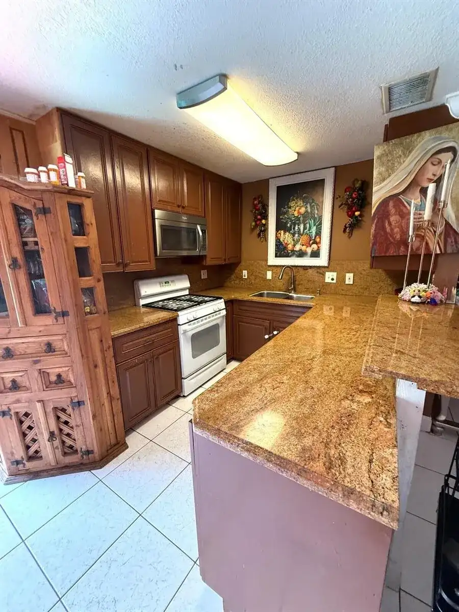 1441 W Central Street, Lantana FL 33462 photo 4